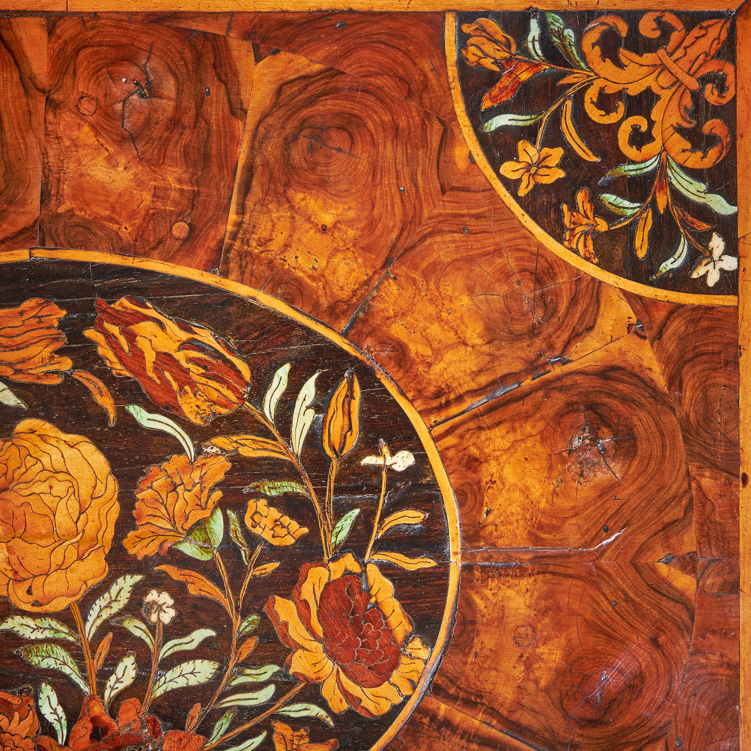 17th Century William and Mary Floral Marquetry Olive Oyster Lace Box, Circa 1685 For Sale 6