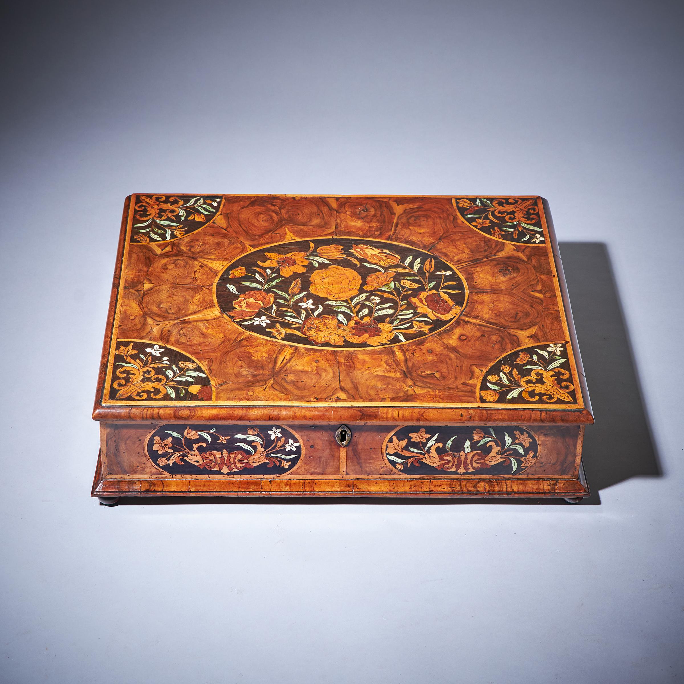 English 17th Century William and Mary Floral Marquetry Olive Oyster Lace Box, Circa 1685 For Sale
