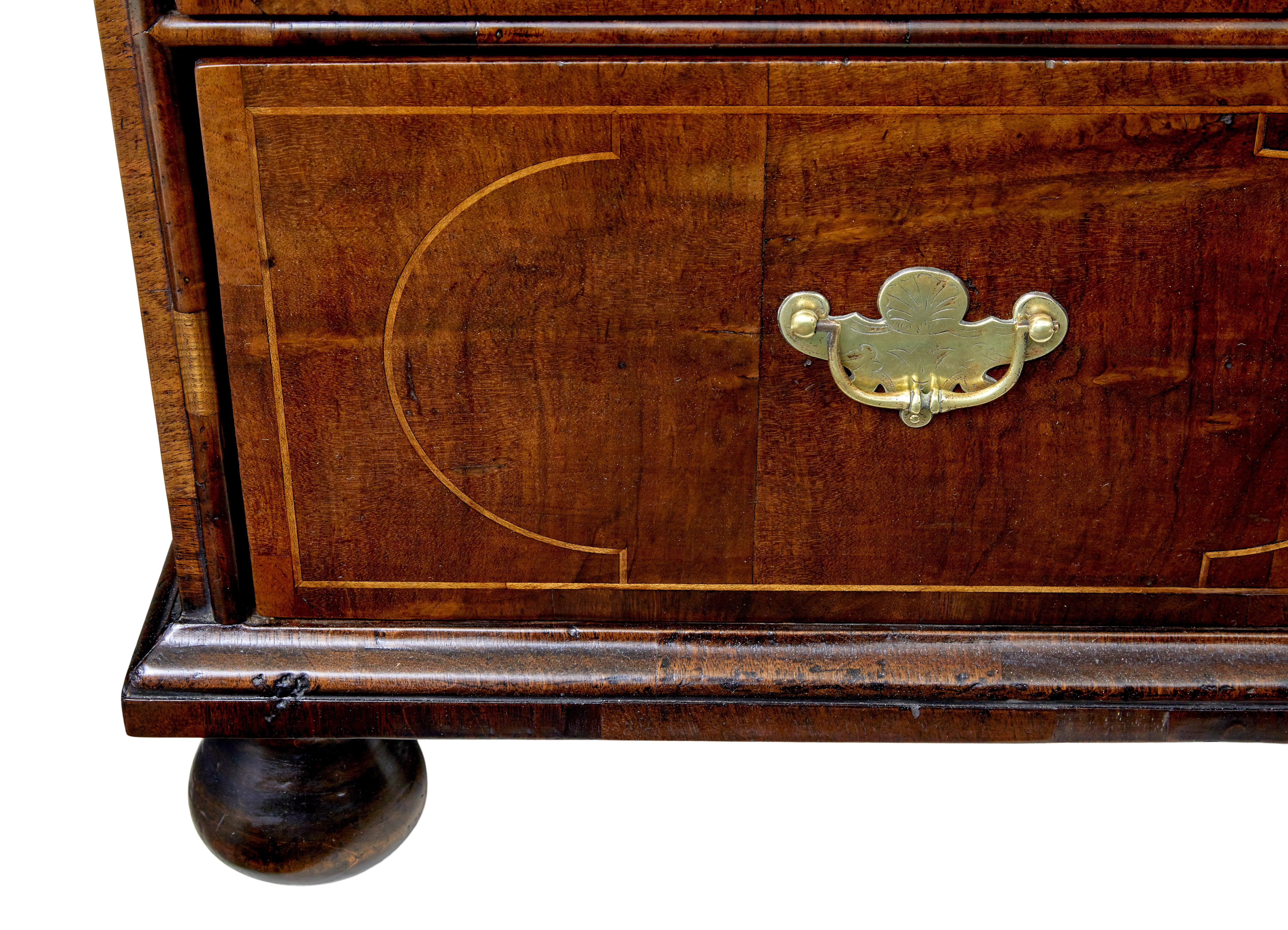 17th century William and Mary inlaid walnut chest of drawers For Sale 1