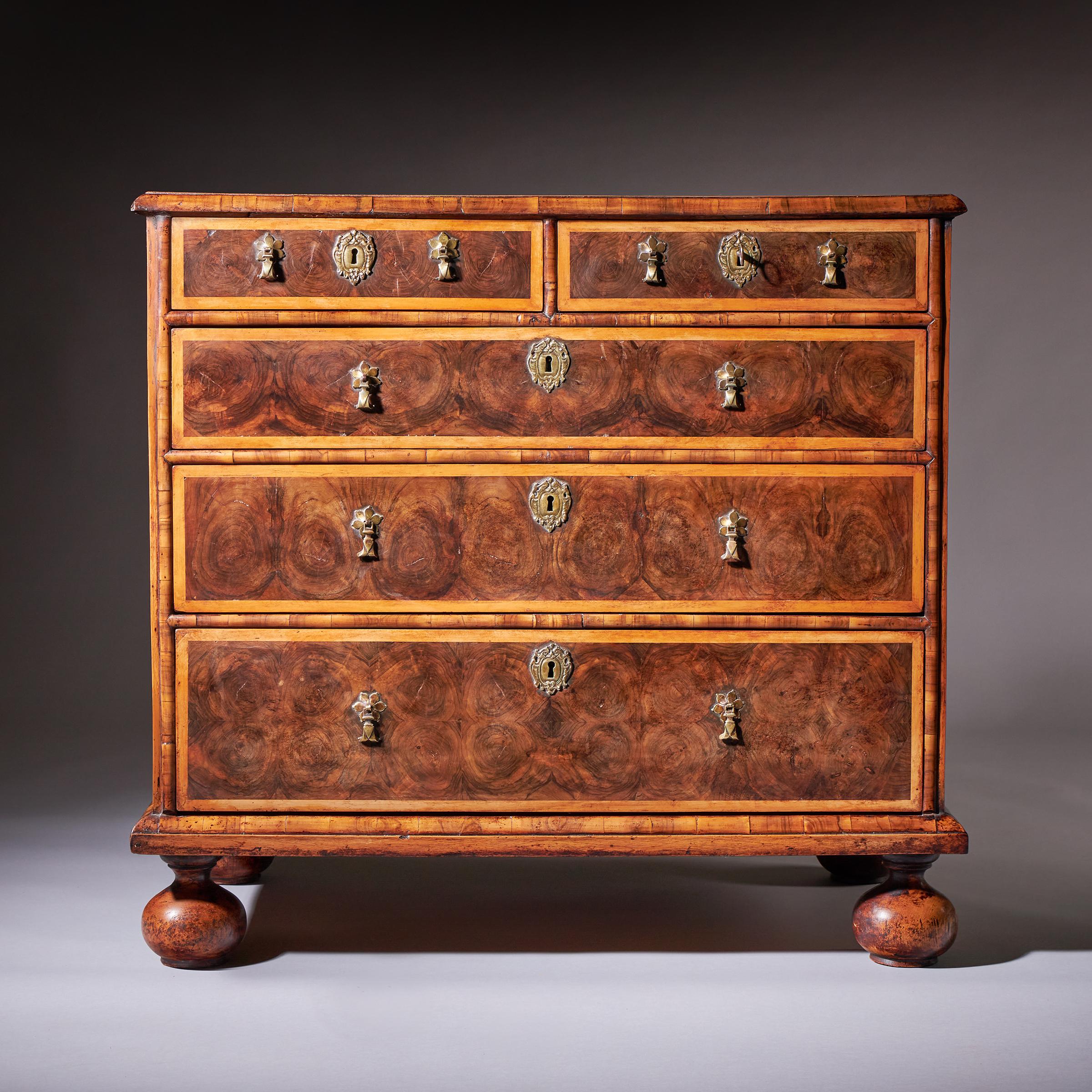 Britannique Commode à huîtres William and Mary Olive du 17ème siècle, vers 1690. Angleterre en vente