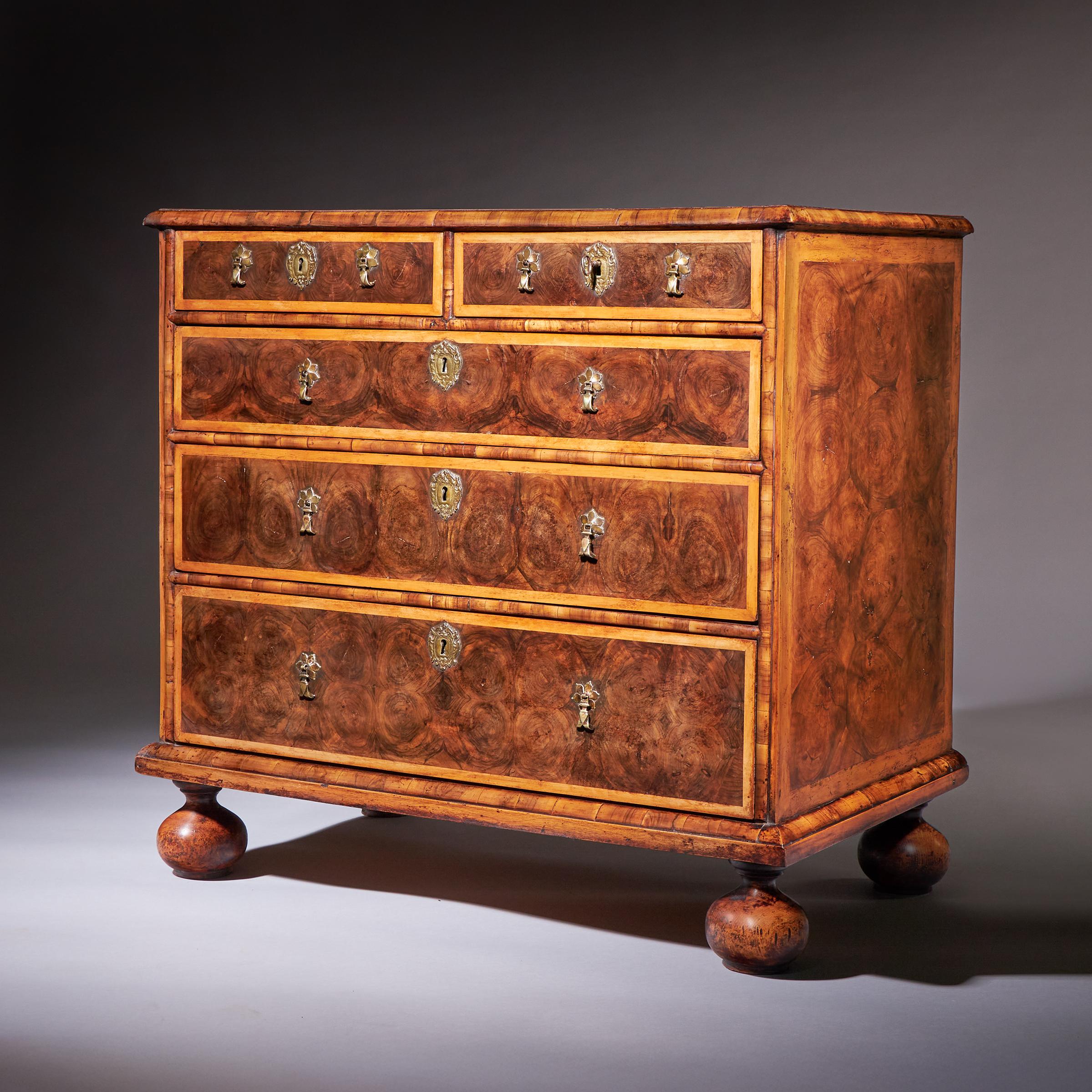 Commode à huîtres William and Mary Olive du 17ème siècle, vers 1690. Angleterre Bon état - En vente à Oxfordshire, United Kingdom