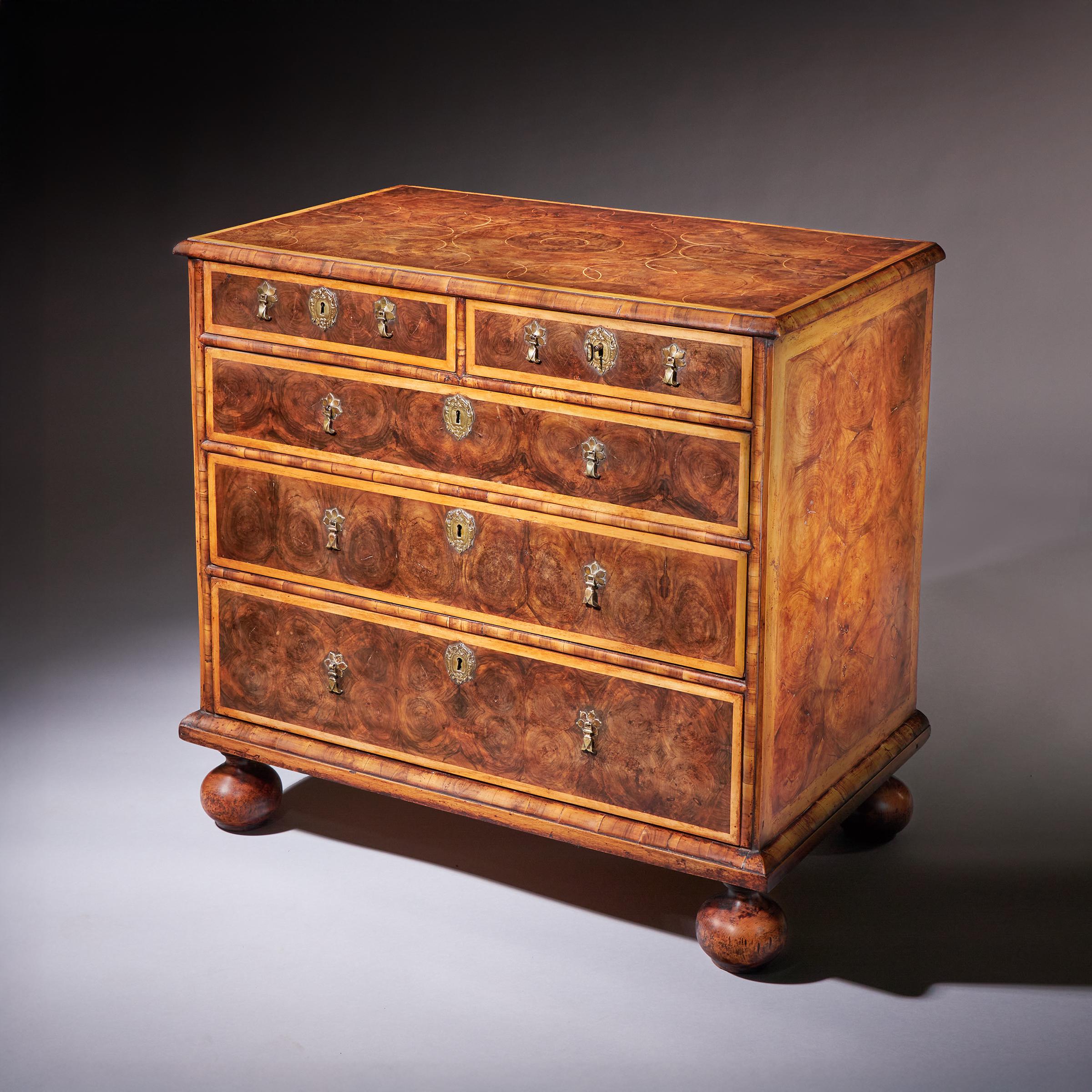 XVIIIe siècle et antérieur Commode à huîtres William and Mary Olive du 17ème siècle, vers 1690. Angleterre en vente