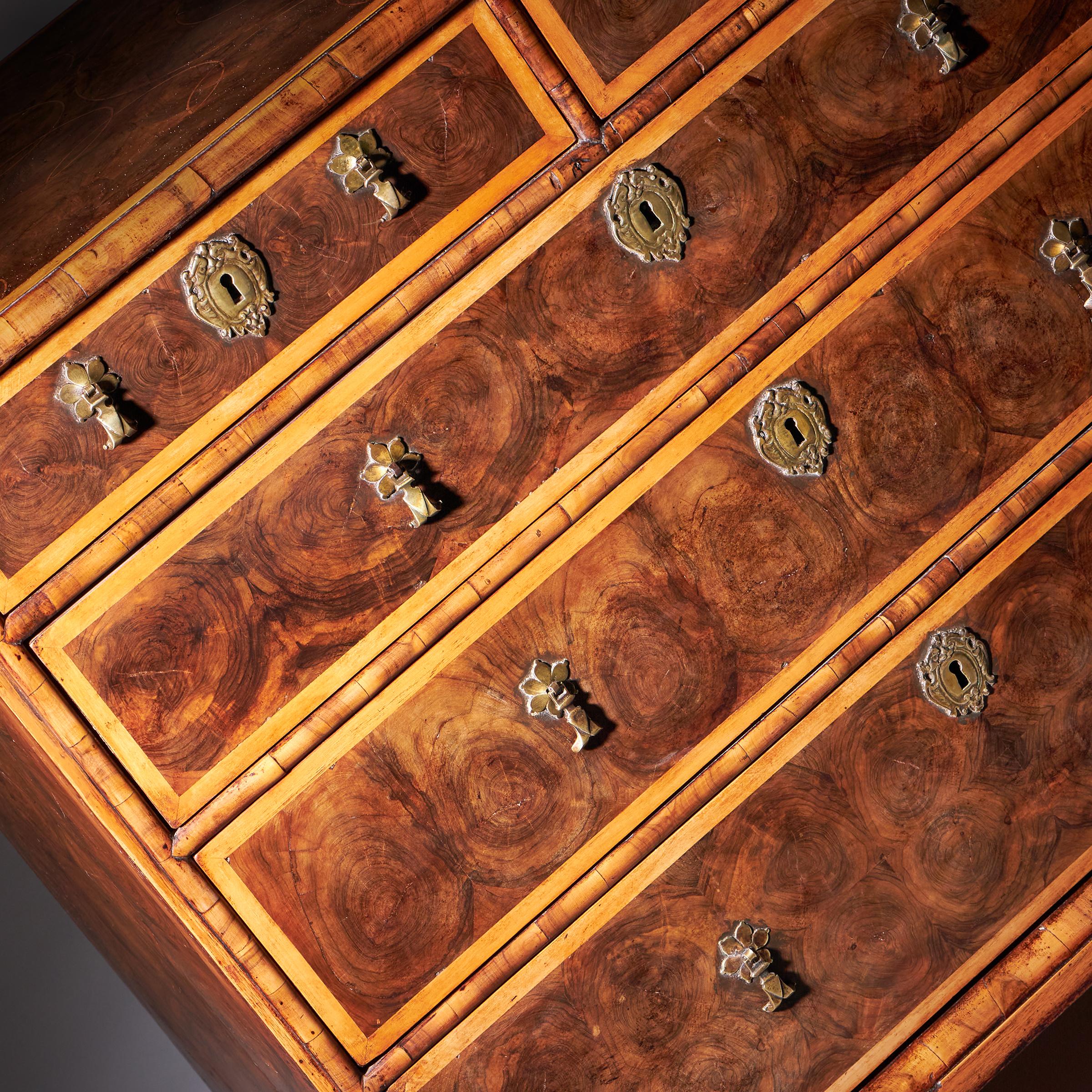 Frêne Commode à huîtres William and Mary Olive du 17ème siècle, vers 1690. Angleterre en vente