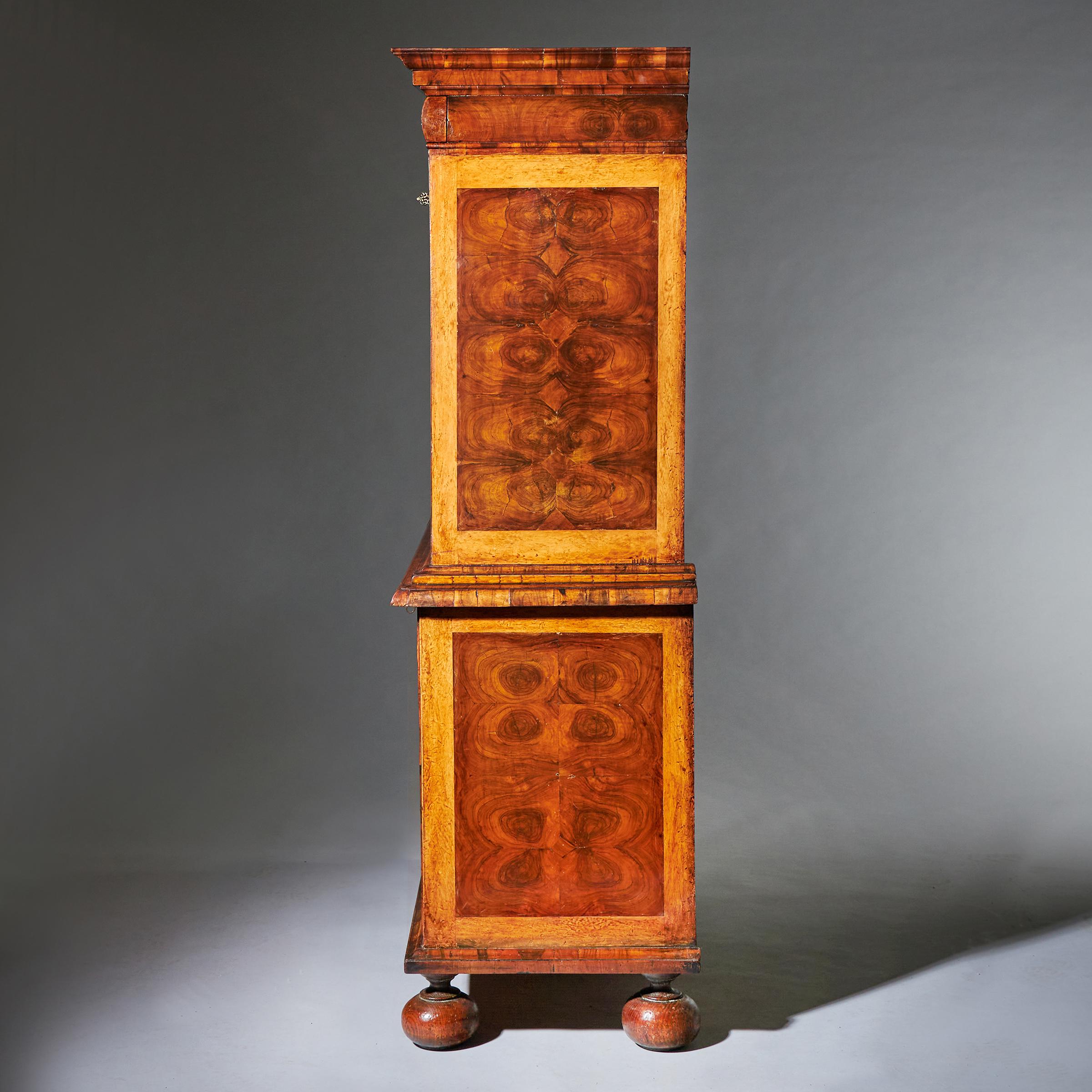 17th Century William and Mary Olive Oyster Marquetry Escritoire, circa 1680 For Sale 3