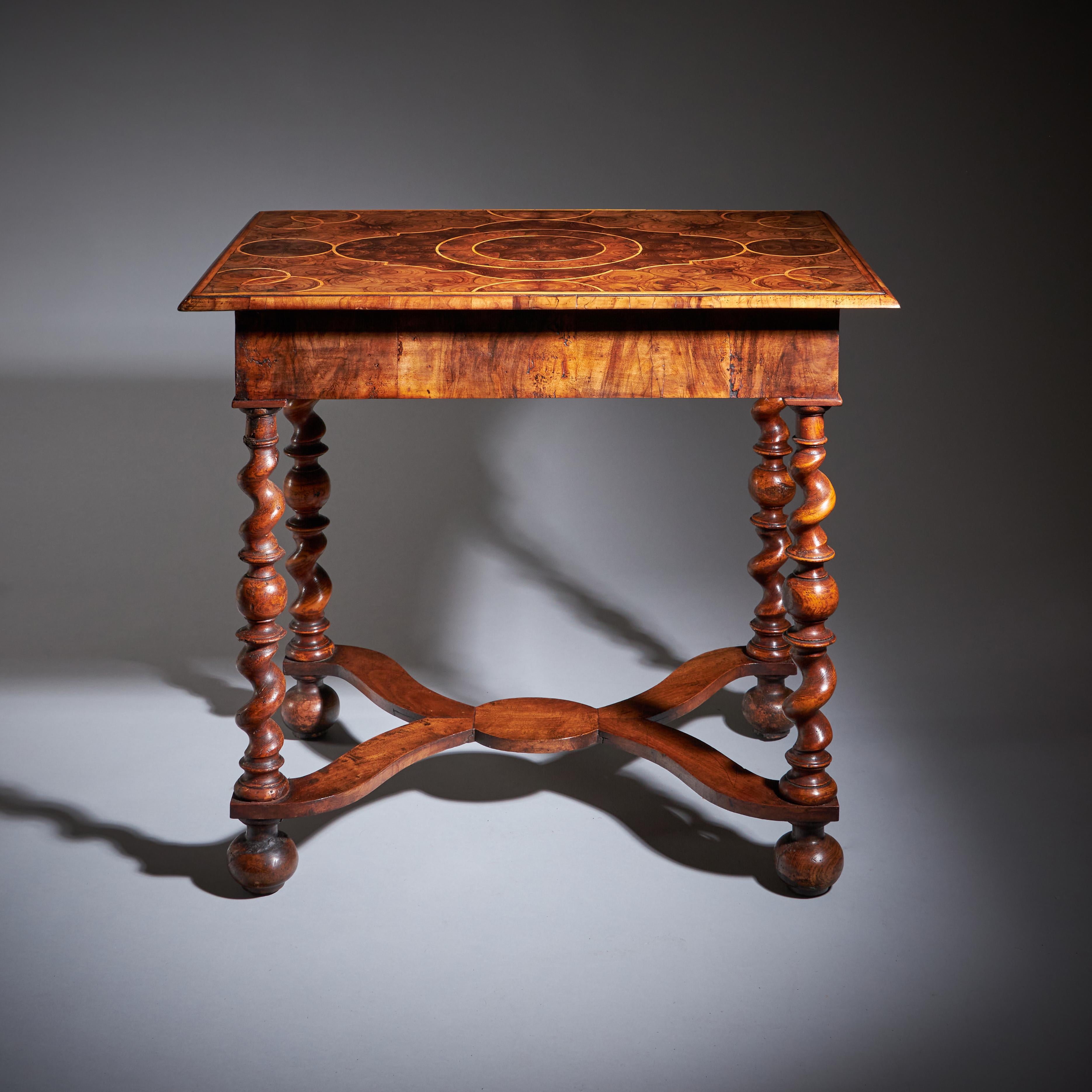 Tavolo William & Mary Olive Oyster del XVII secolo, CIRCA 1680-1700 in vendita 3