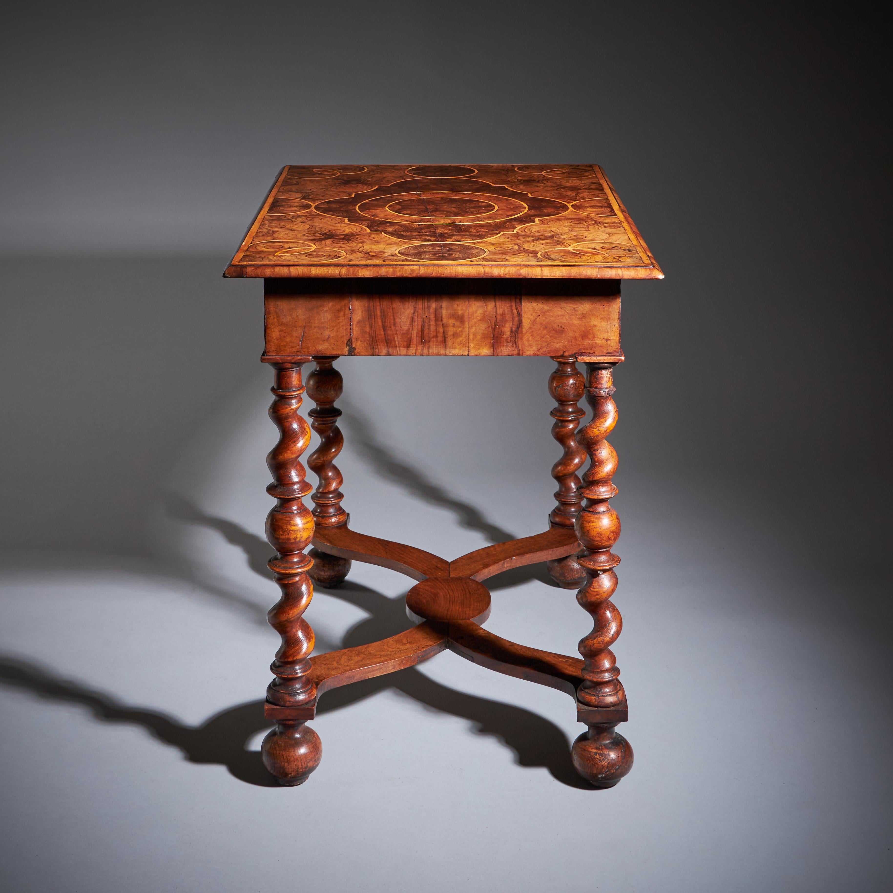 Tavolo William & Mary Olive Oyster del XVII secolo, CIRCA 1680-1700 in vendita 4
