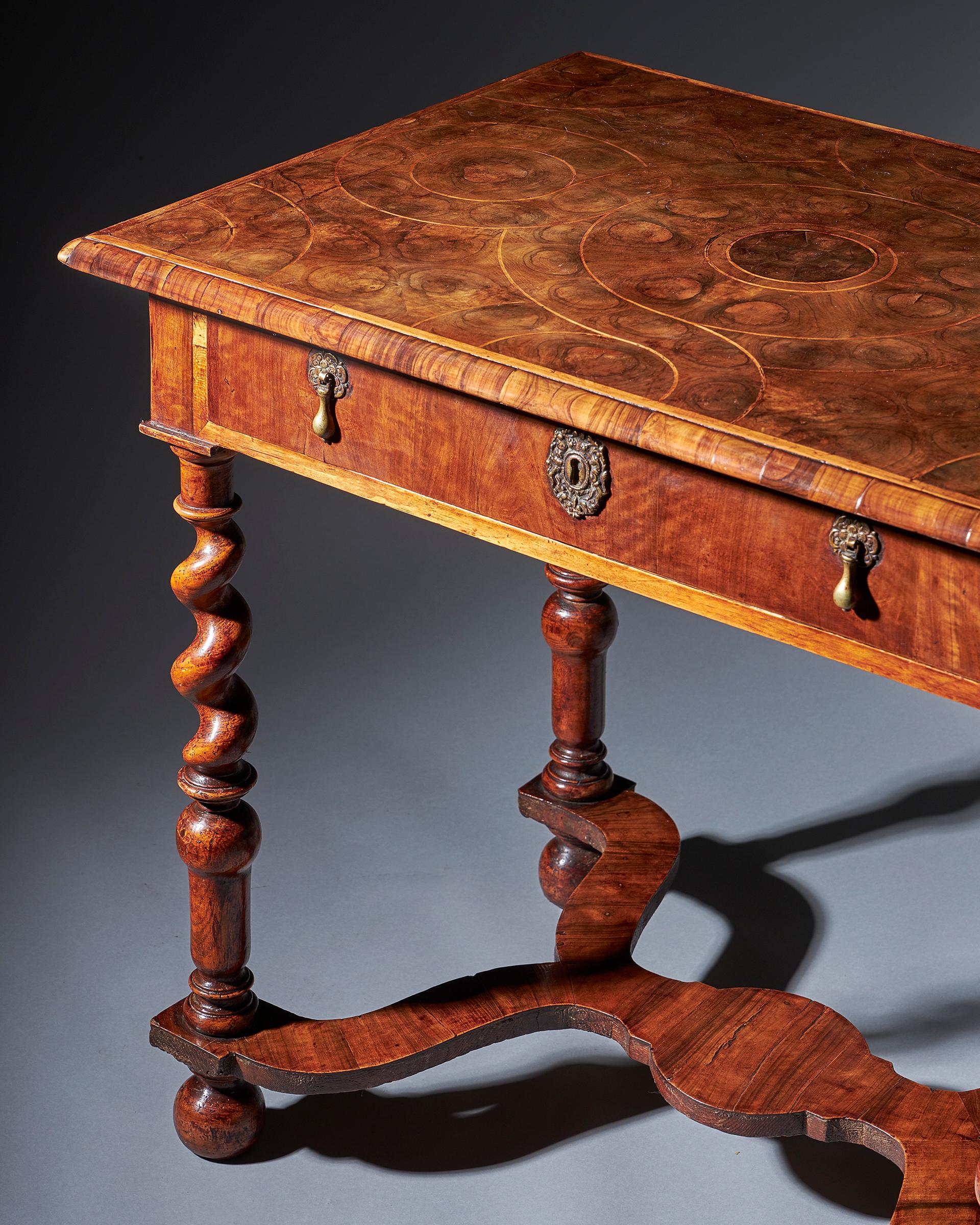 17th Century William and Mary  Olive Oyster Table In Good Condition In Oxfordshire, United Kingdom