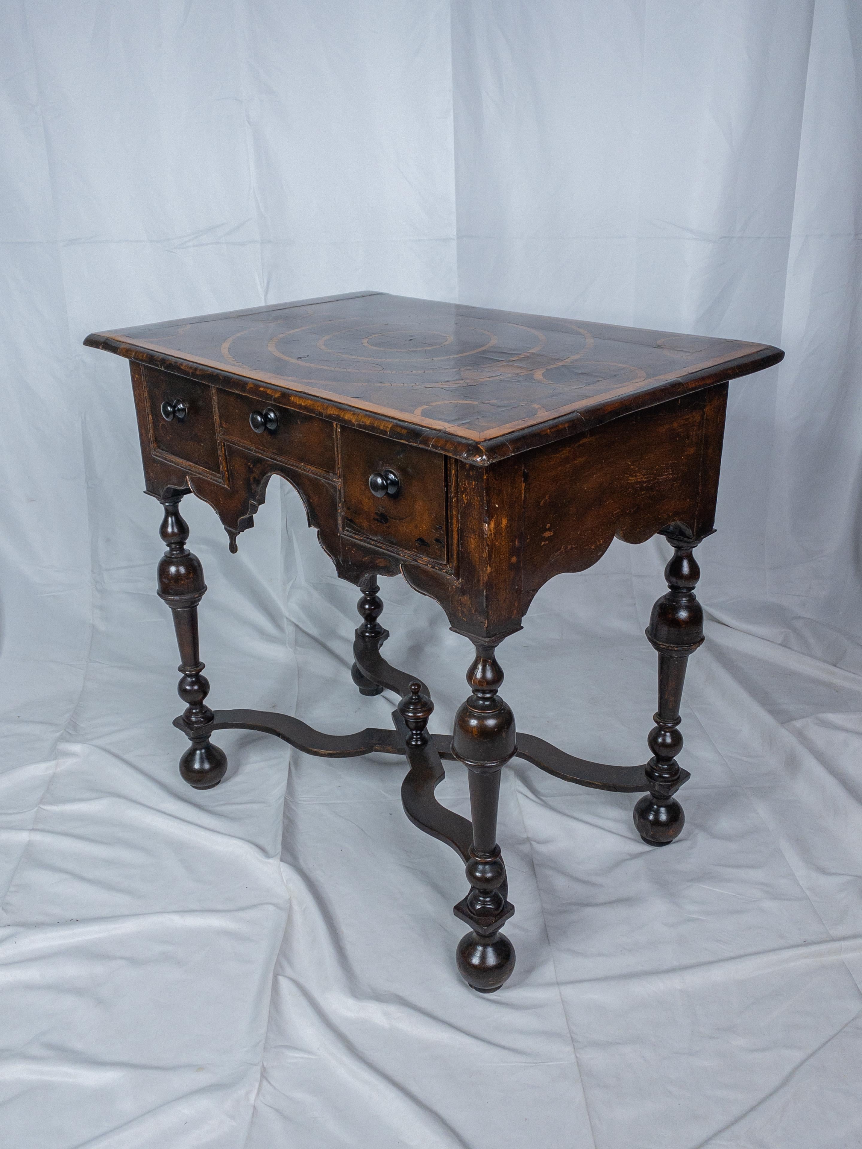Carved 17th Century William and Mary Oyster Veneered Walnut Dressing Table For Sale