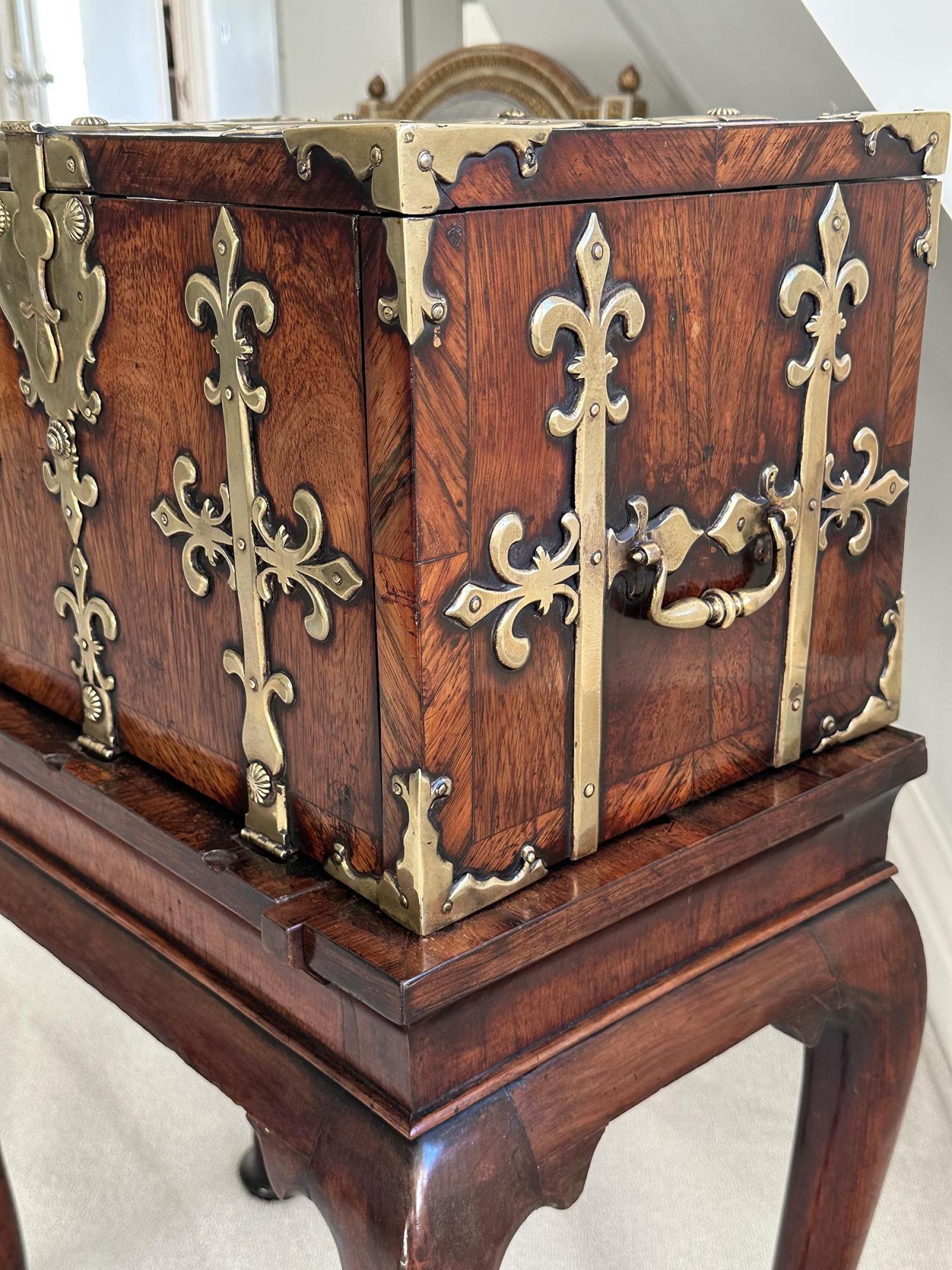 Caja fuerte / Coffre Fort de madera de Kingwood del periodo de William & Mary del siglo XVII en George en venta 6