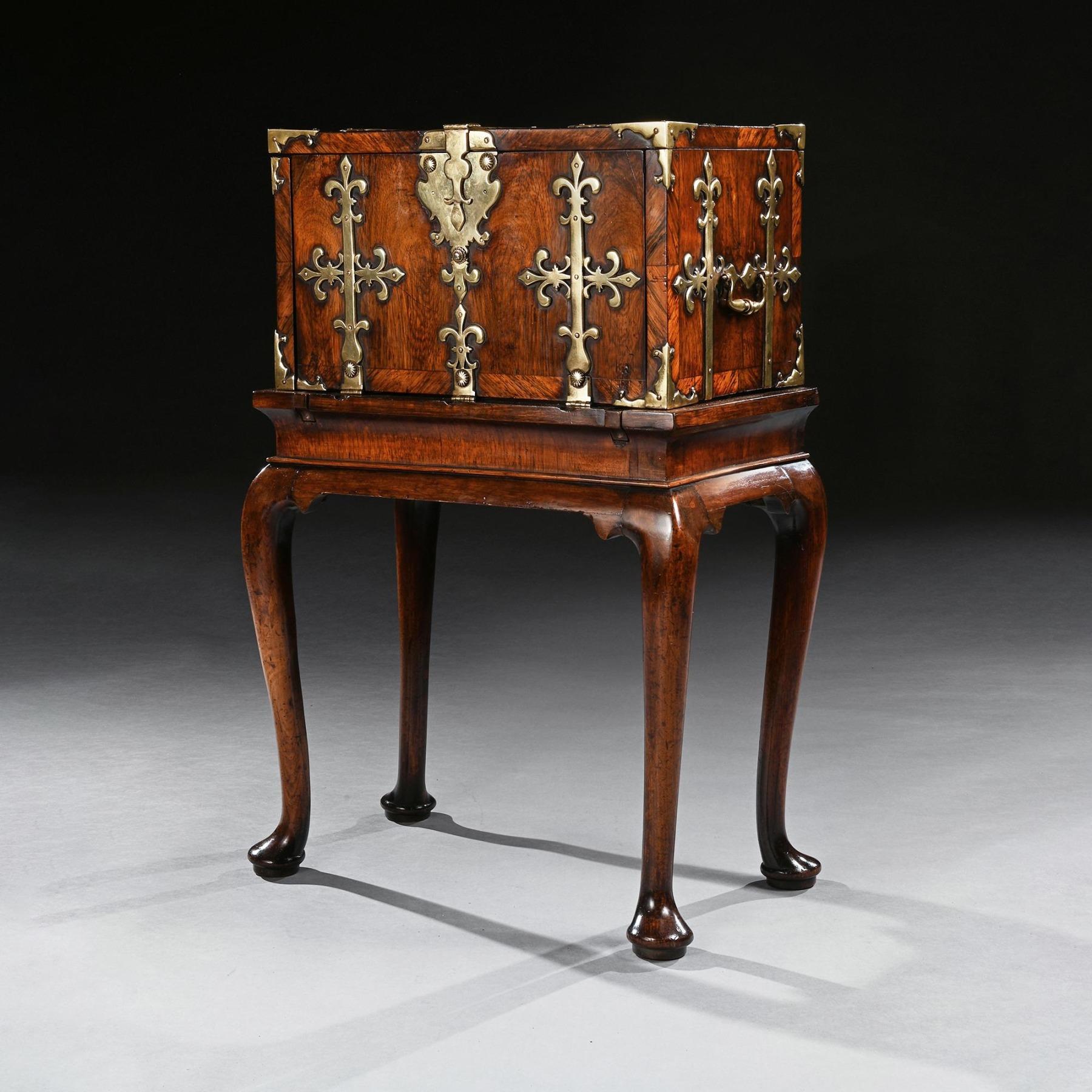 Caja fuerte / Coffre Fort de madera de Kingwood del periodo de William & Mary del siglo XVII en George Inglés en venta