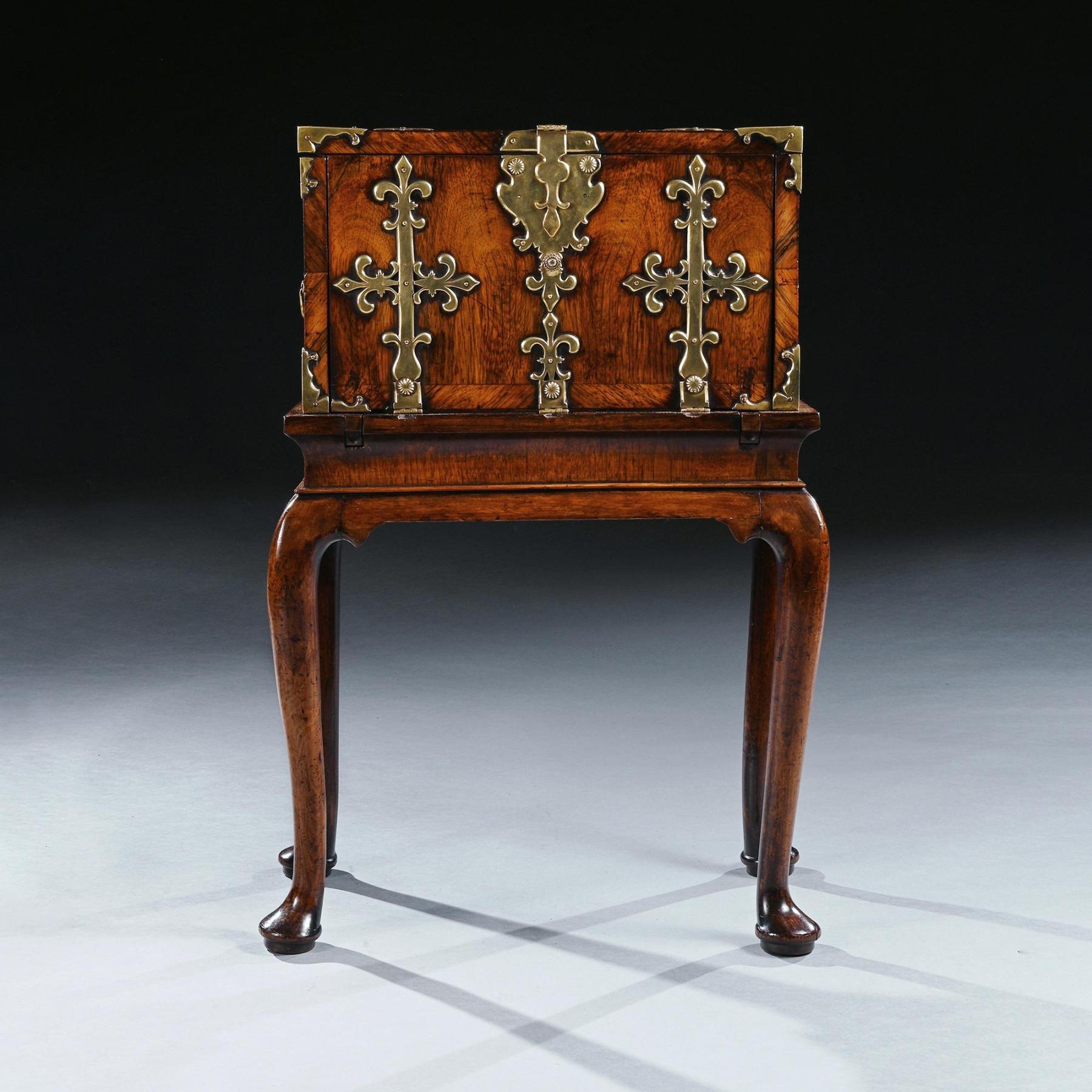 Caja fuerte / Coffre Fort de madera de Kingwood del periodo de William & Mary del siglo XVII en George en Bueno estado para la venta en Benington, Herts