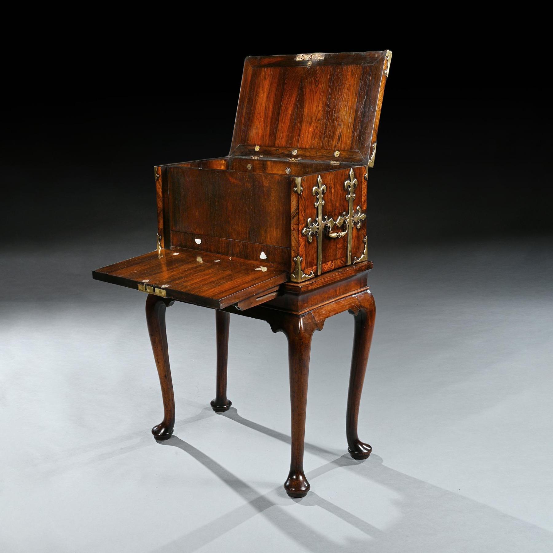 Caja fuerte / Coffre Fort de madera de Kingwood del periodo de William & Mary del siglo XVII en George siglo XVIII en venta
