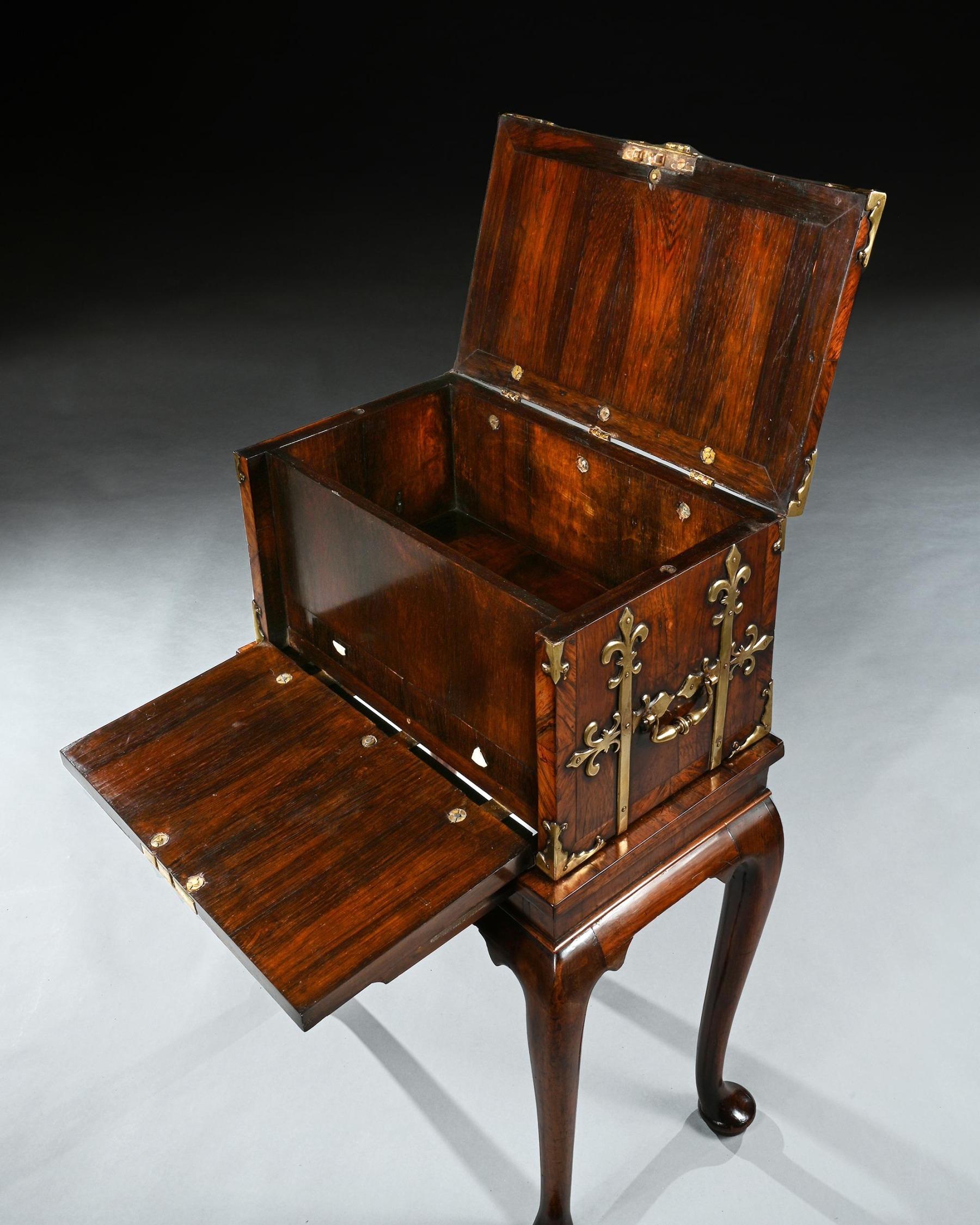 Caja fuerte / Coffre Fort de madera de Kingwood del periodo de William & Mary del siglo XVII en George en venta 1