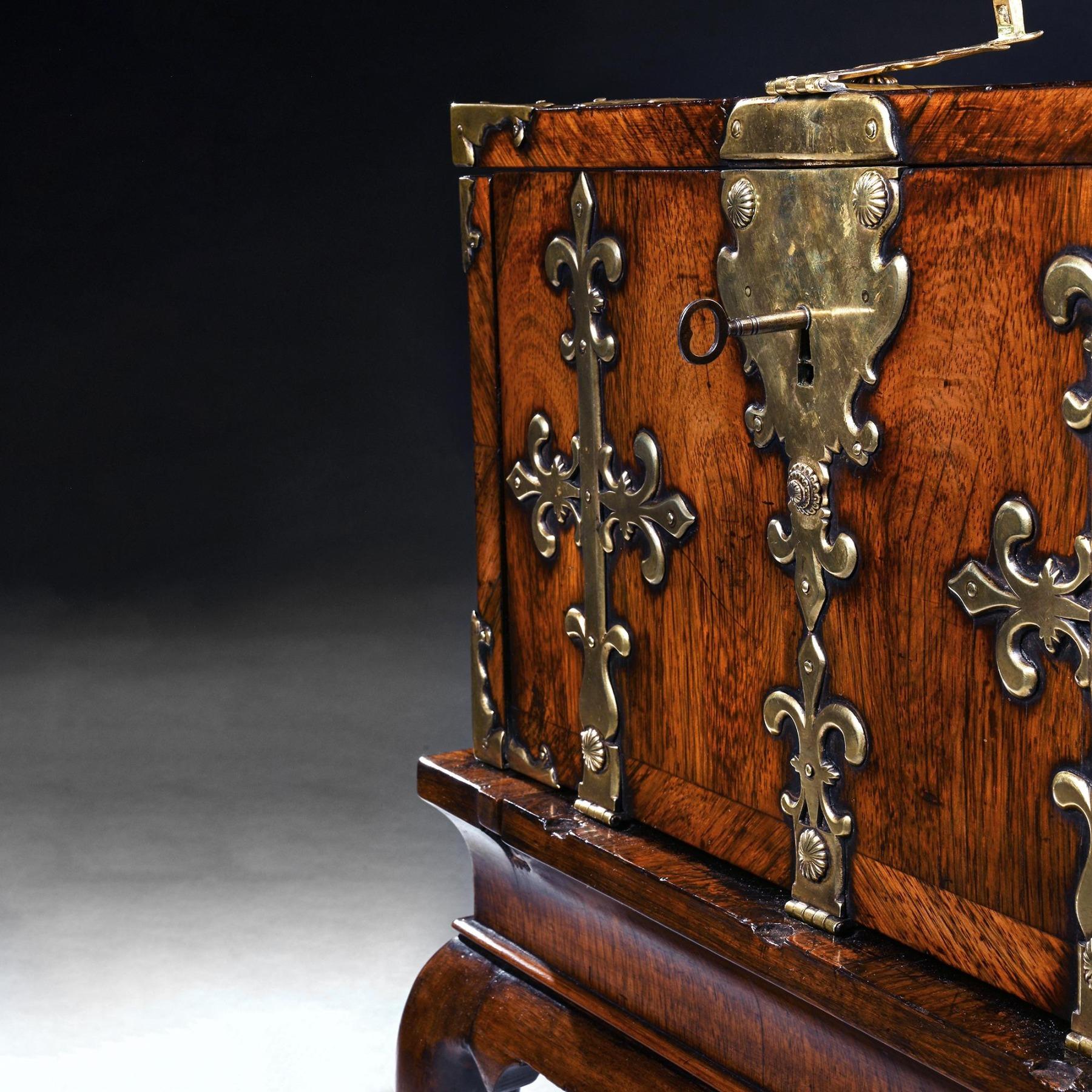 Caja fuerte / Coffre Fort de madera de Kingwood del periodo de William & Mary del siglo XVII en George en venta 2