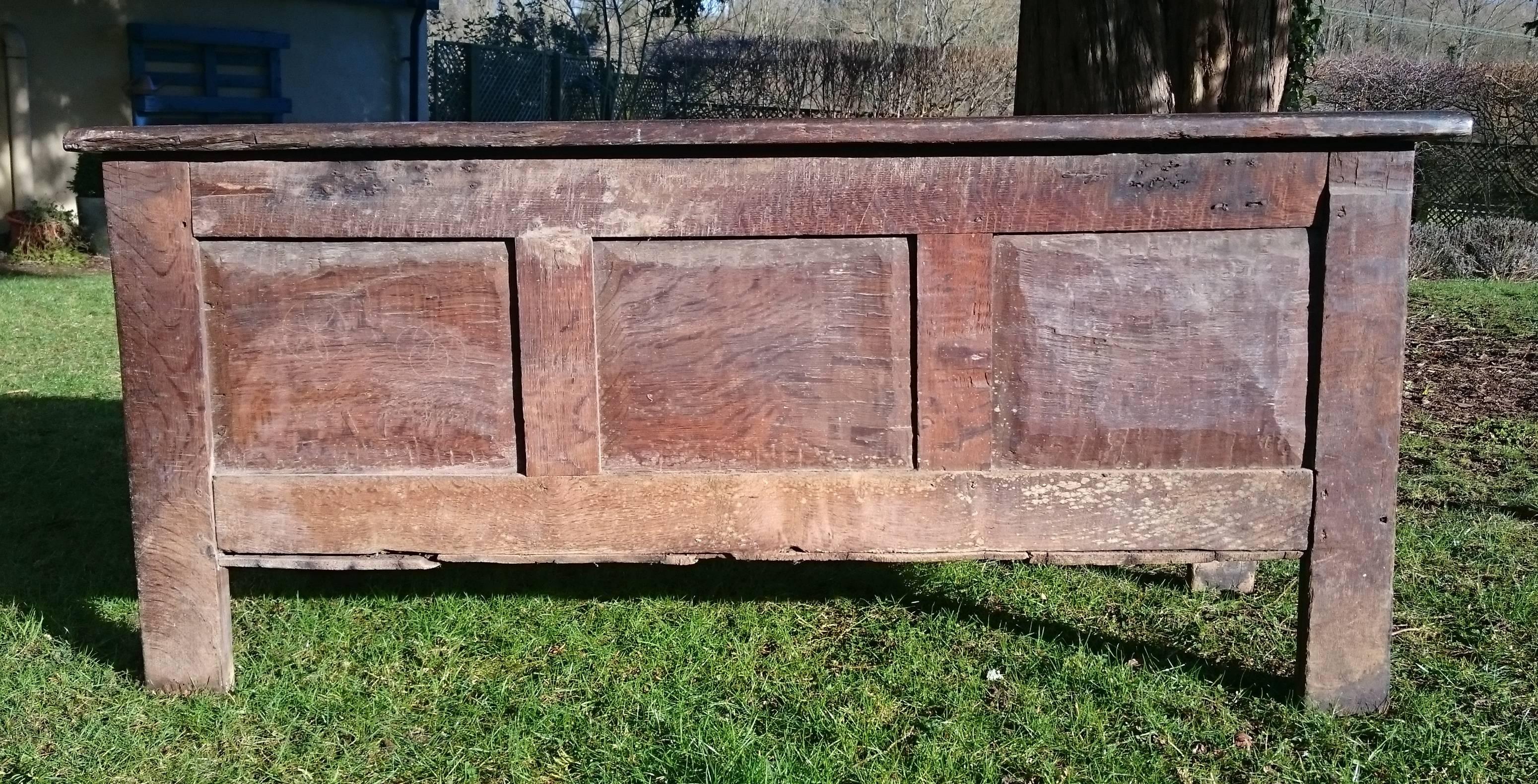 17th Century William and Mary Period Oak Antique Coffer Blanket Box In Good Condition For Sale In Gloucestershire, GB