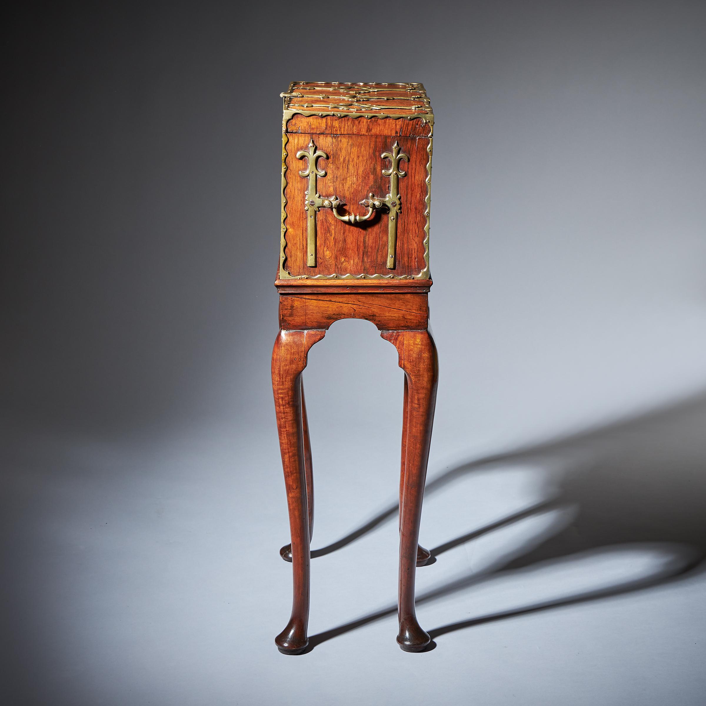 17th Century William and Mary Rosewood Coffre Fort on Stand, Secret Compartments In Good Condition In Oxfordshire, United Kingdom