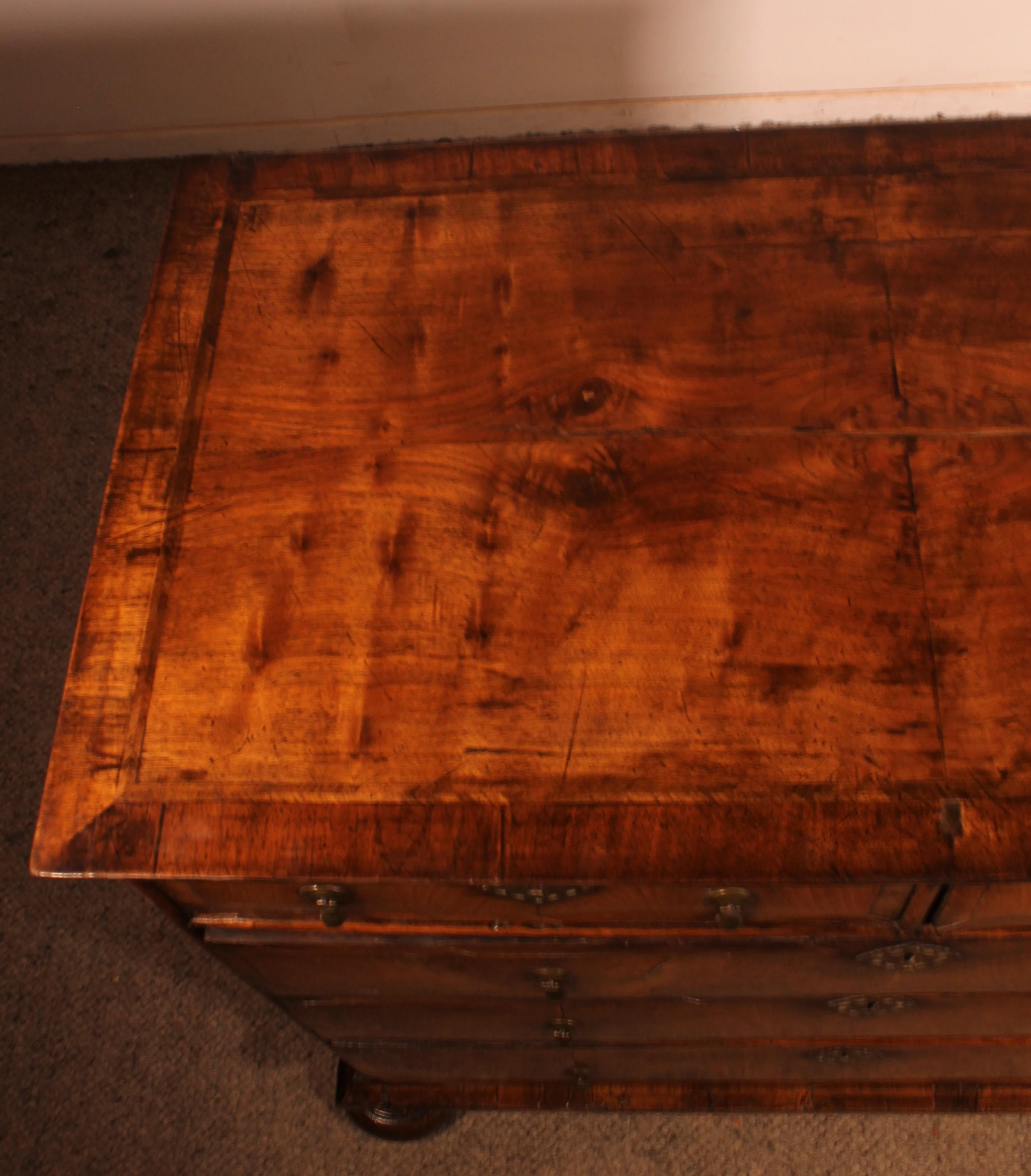 17th Century William And Mary Walnut Chest Of Drawers For Sale 6