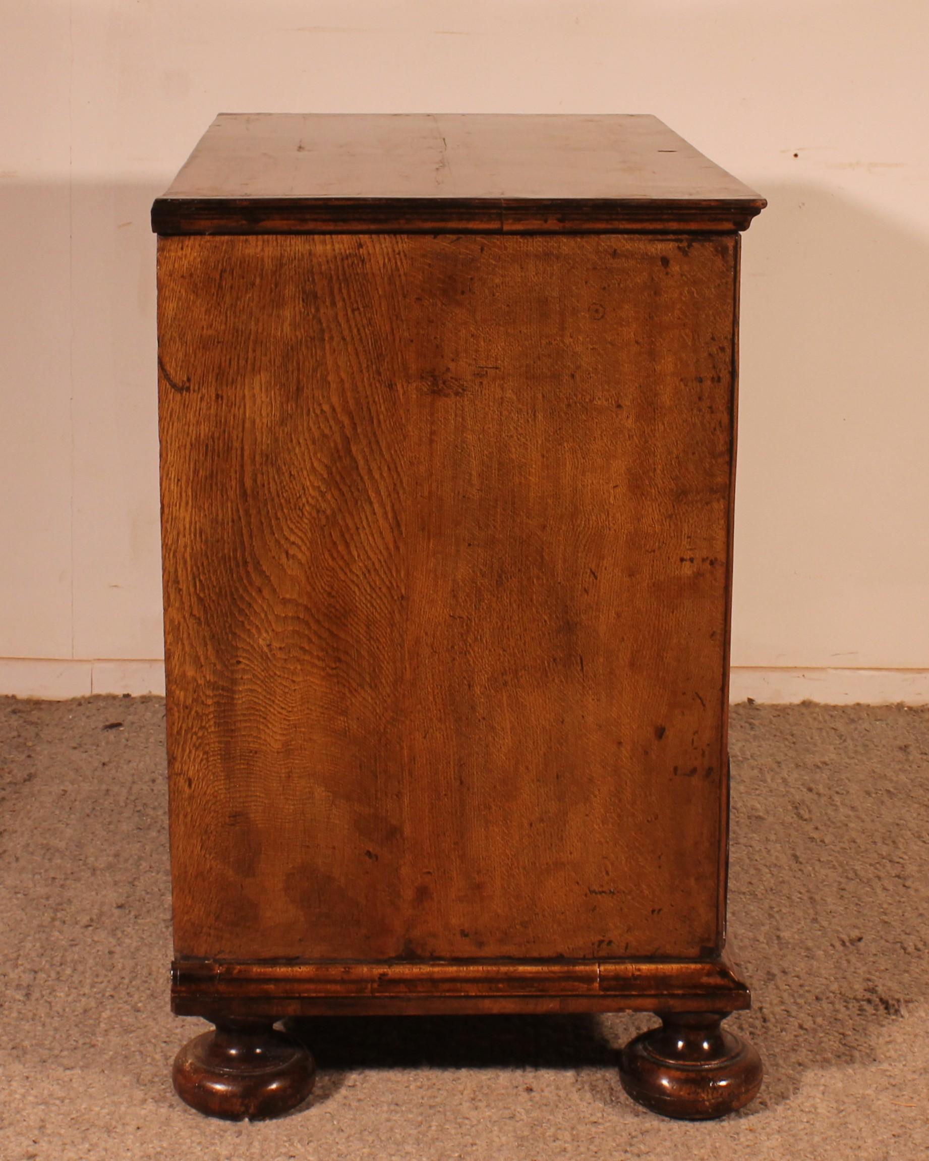 17th Century William And Mary Walnut Chest Of Drawers For Sale 1