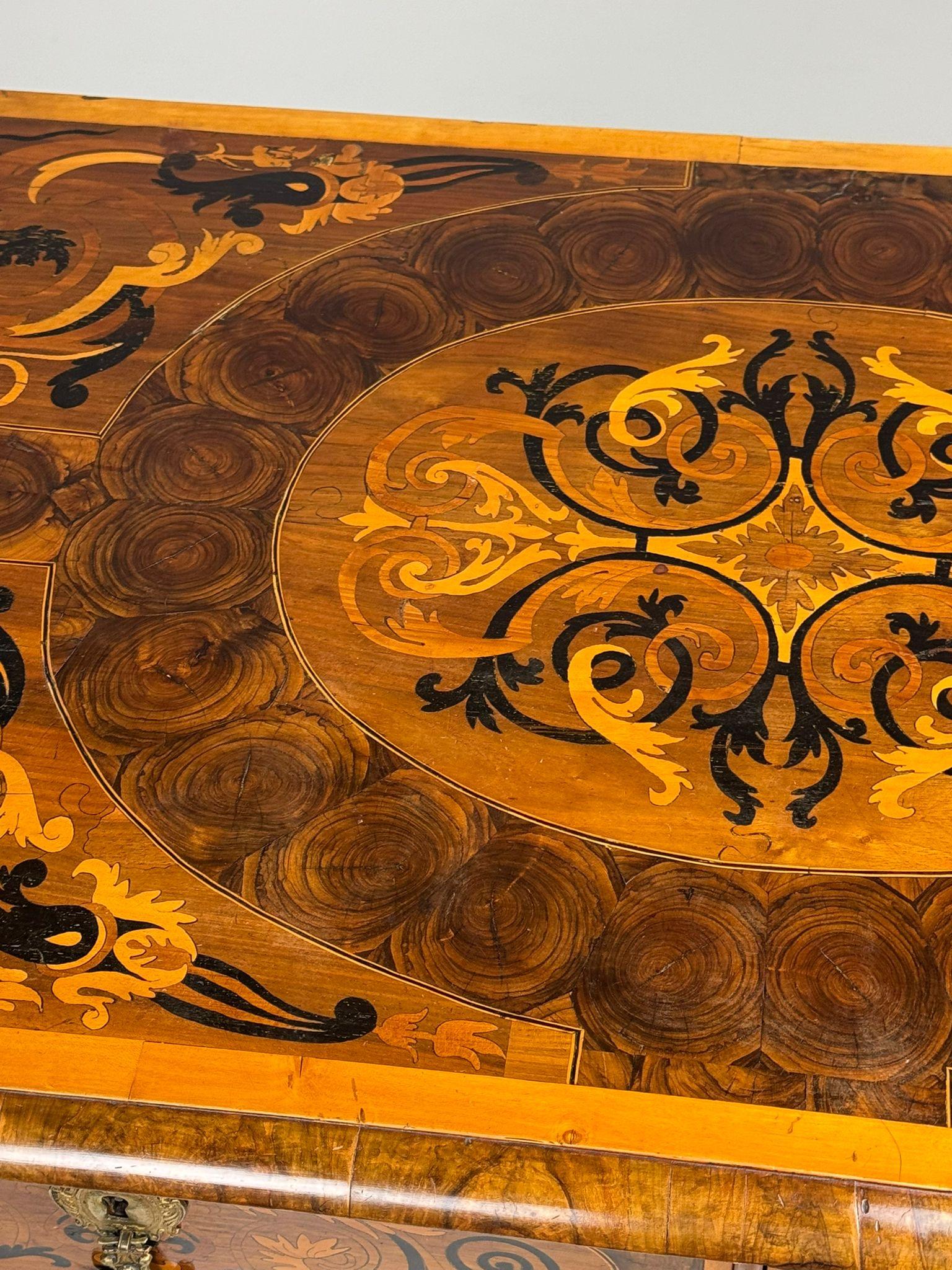 17th Century William & Mary Period Marquetry Inlaid Oyster Chest of Drawers For Sale 2
