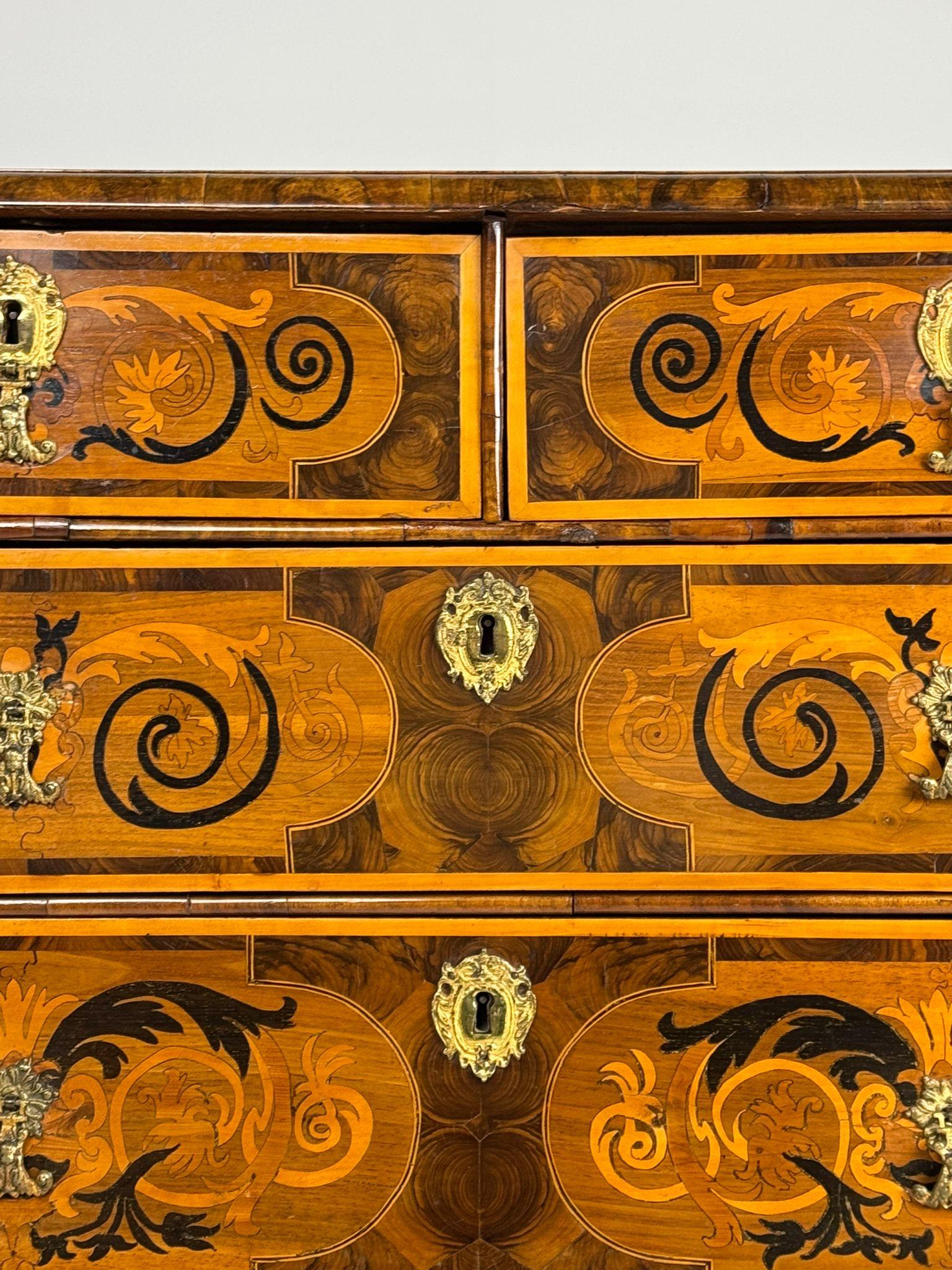 17th Century William & Mary Period Marquetry Inlaid Oyster Chest of Drawers For Sale 5
