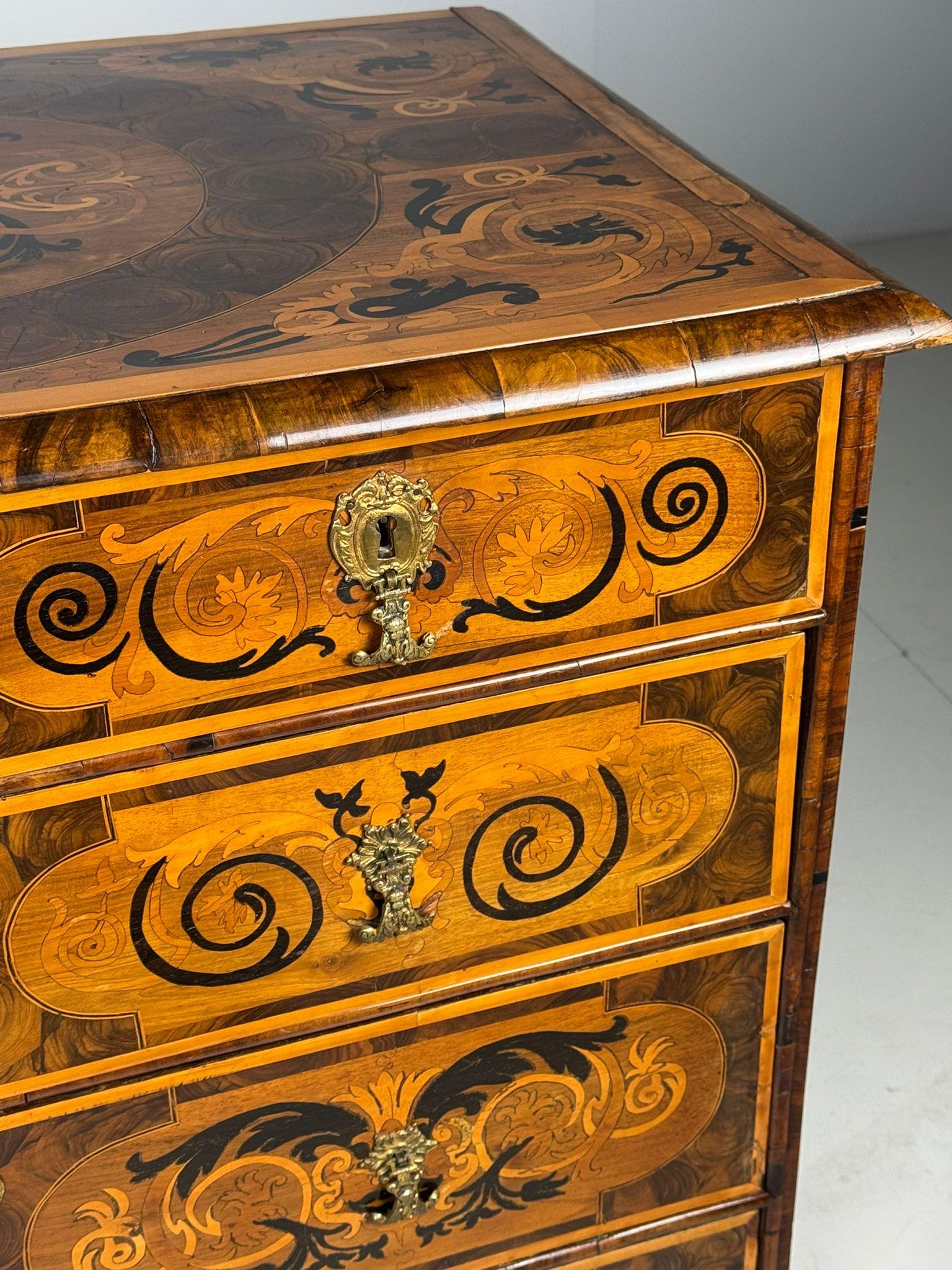 17th Century William & Mary Period Marquetry Inlaid Oyster Chest of Drawers For Sale 8
