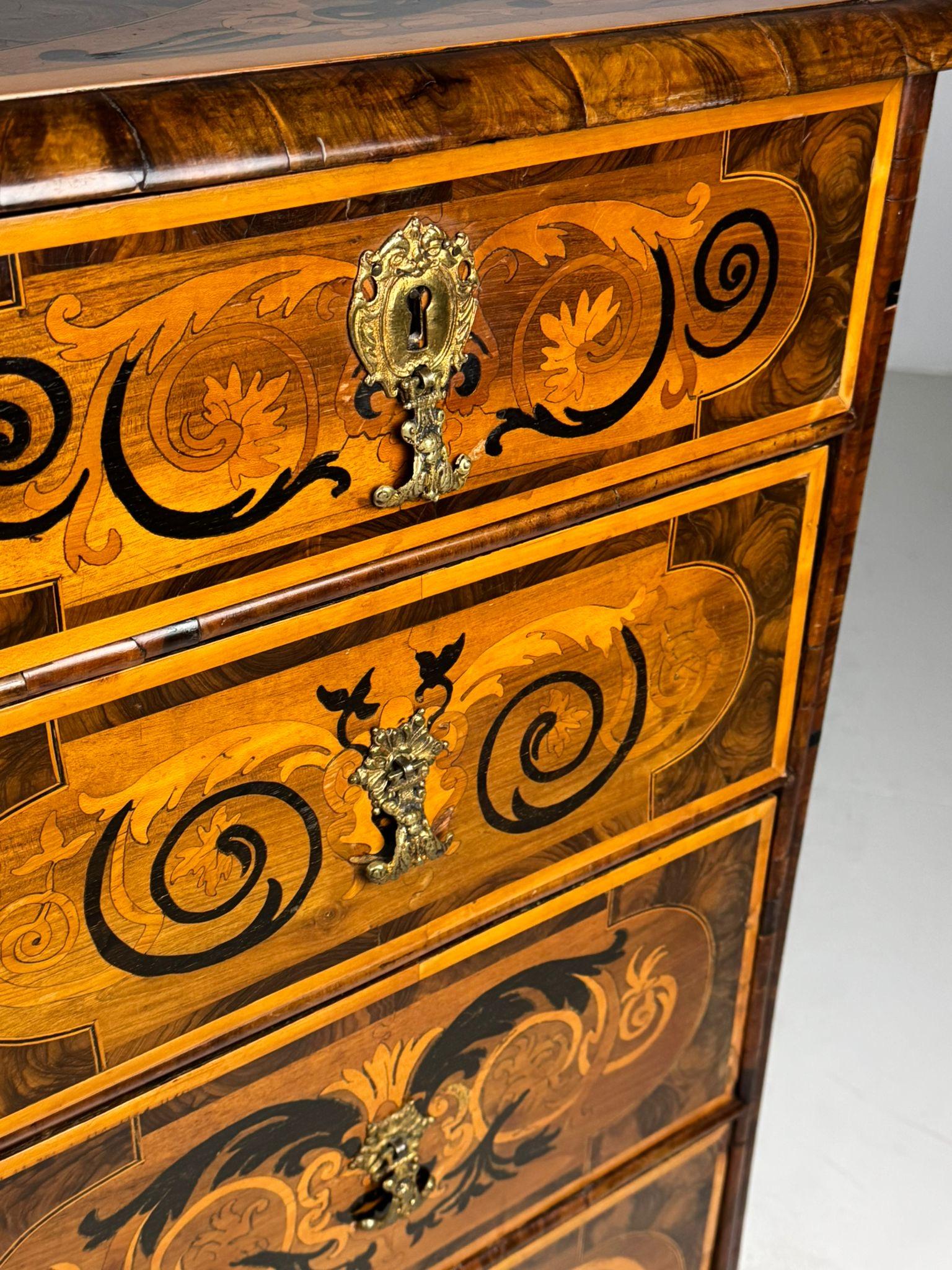 17th Century William & Mary Period Marquetry Inlaid Oyster Chest of Drawers For Sale 9