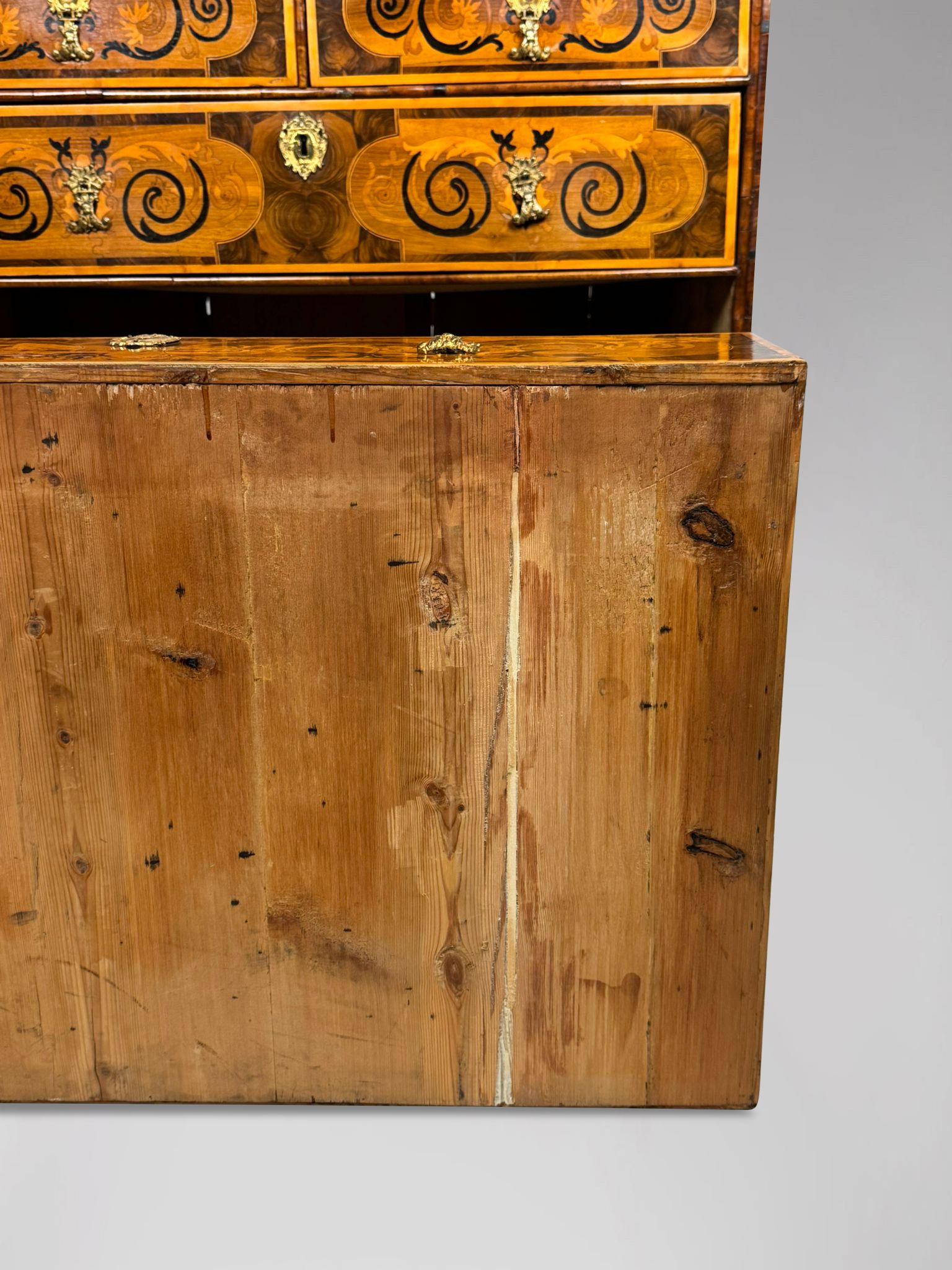 17th Century William & Mary Period Marquetry Inlaid Oyster Chest of Drawers In Good Condition For Sale In Petworth,West Sussex, GB