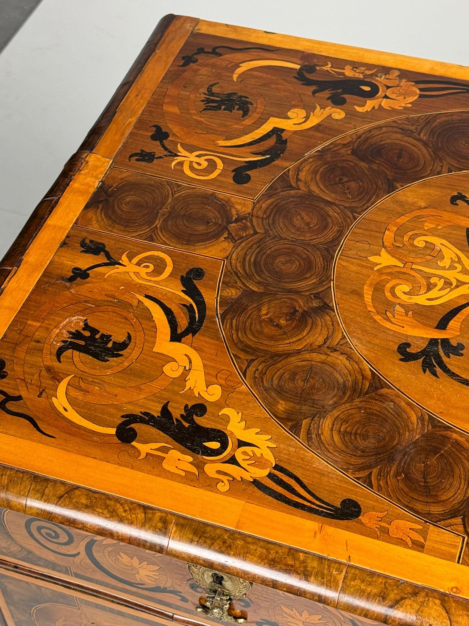 17th Century William & Mary Period Marquetry Inlaid Oyster Chest of Drawers For Sale 1