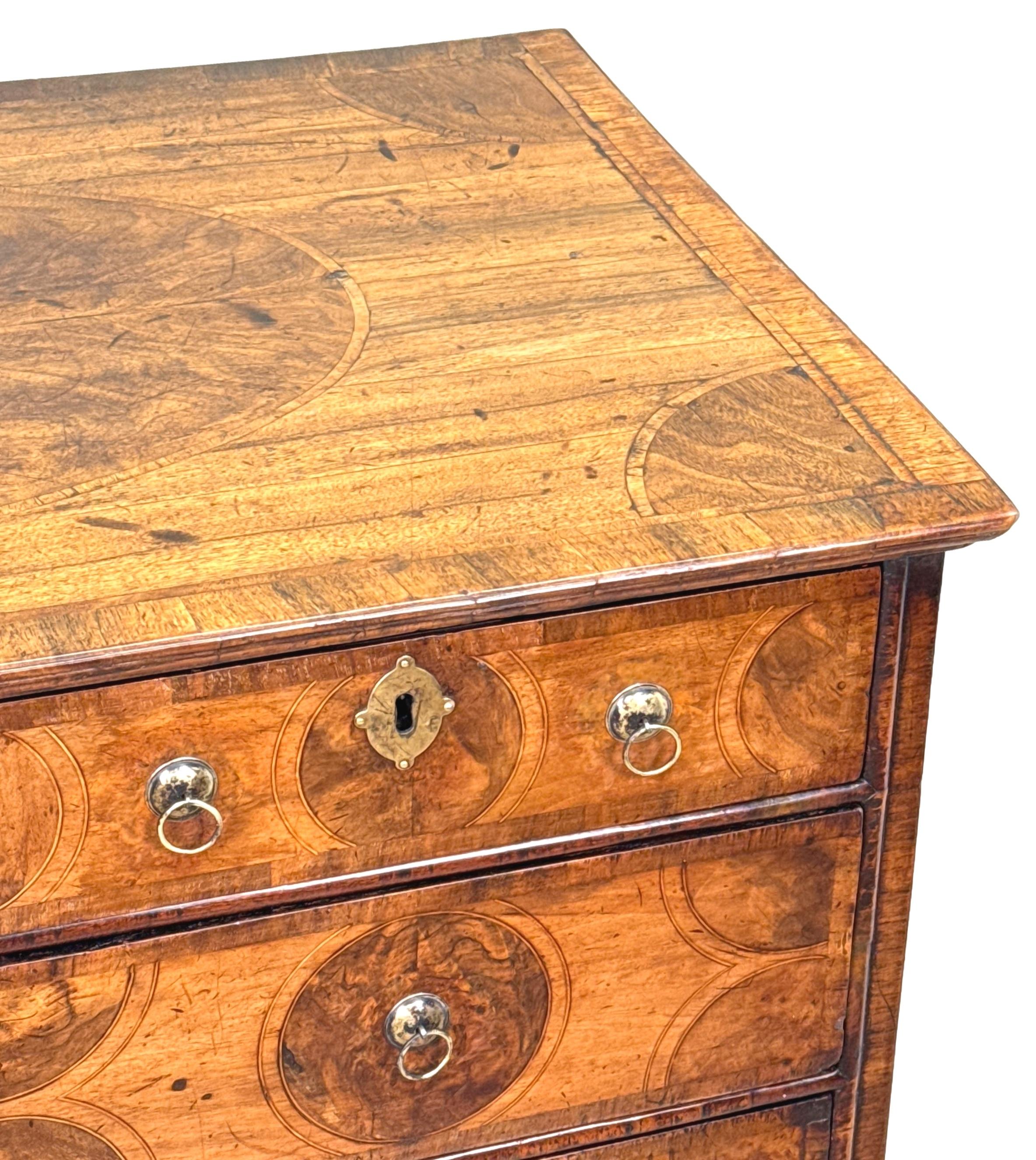 Cómoda de nogal de época William & Mary del siglo XVII en venta 5
