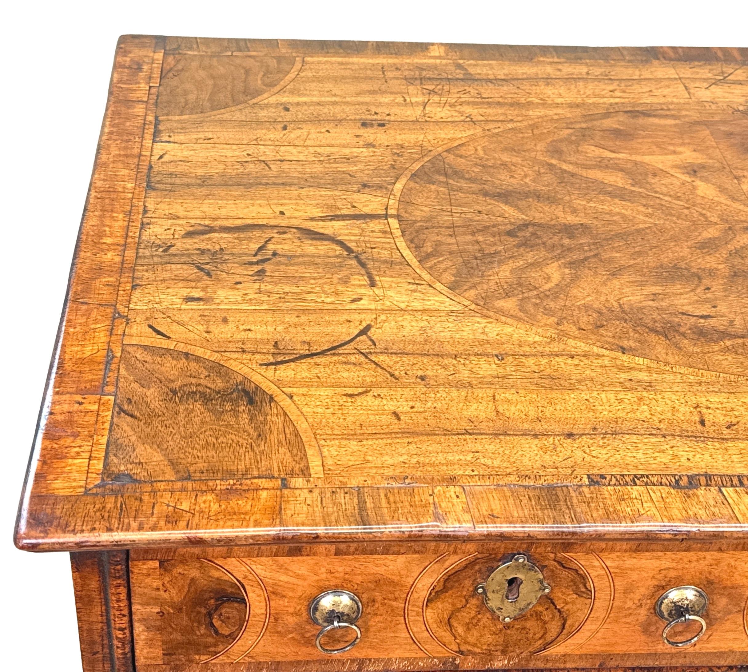 Cómoda de nogal de época William & Mary del siglo XVII Inglés en venta