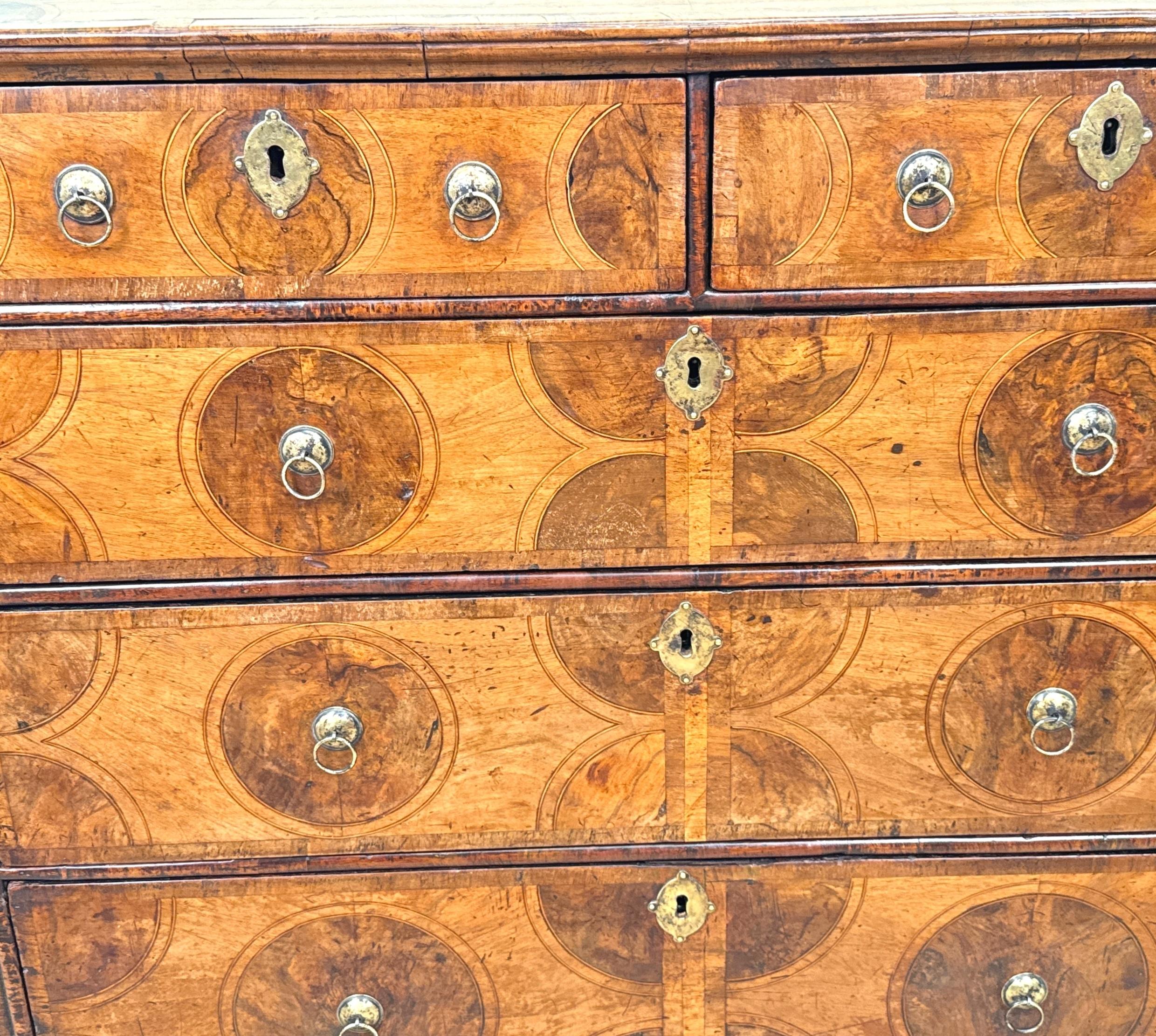 Cómoda de nogal de época William & Mary del siglo XVII en Bueno estado para la venta en Bedfordshire, GB