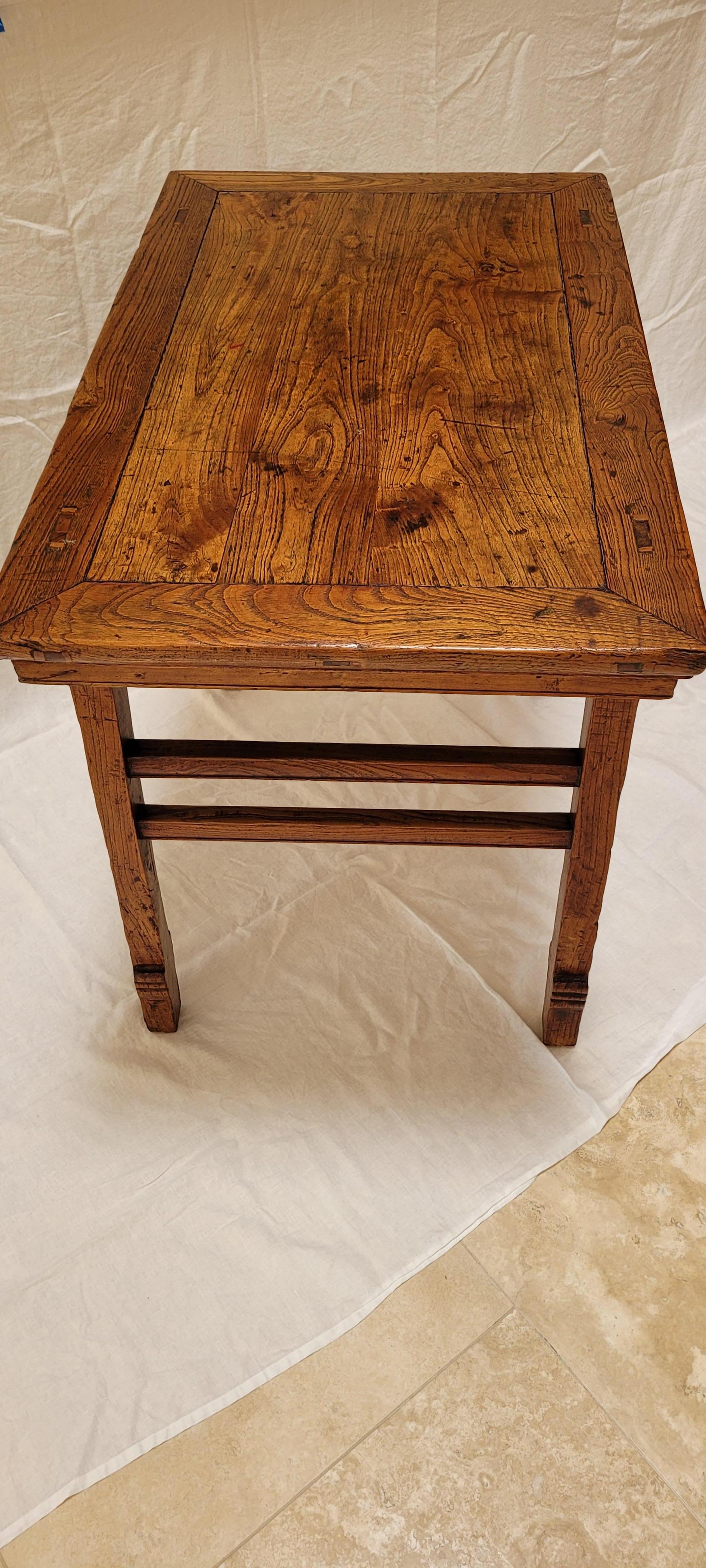 Table à vin du 17ème siècle - 1650 -1700 en vente 11