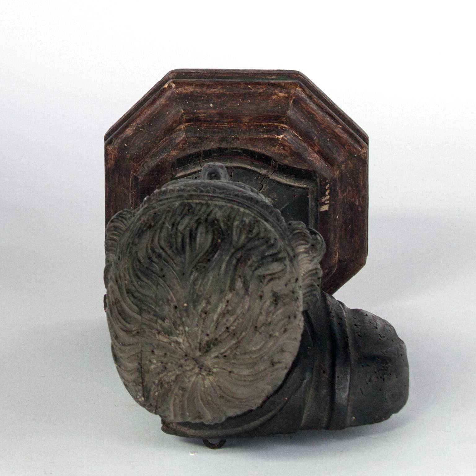 17th Century Wooden Bust of the Greek Poet Homerus In Distressed Condition For Sale In Esbeek, NL