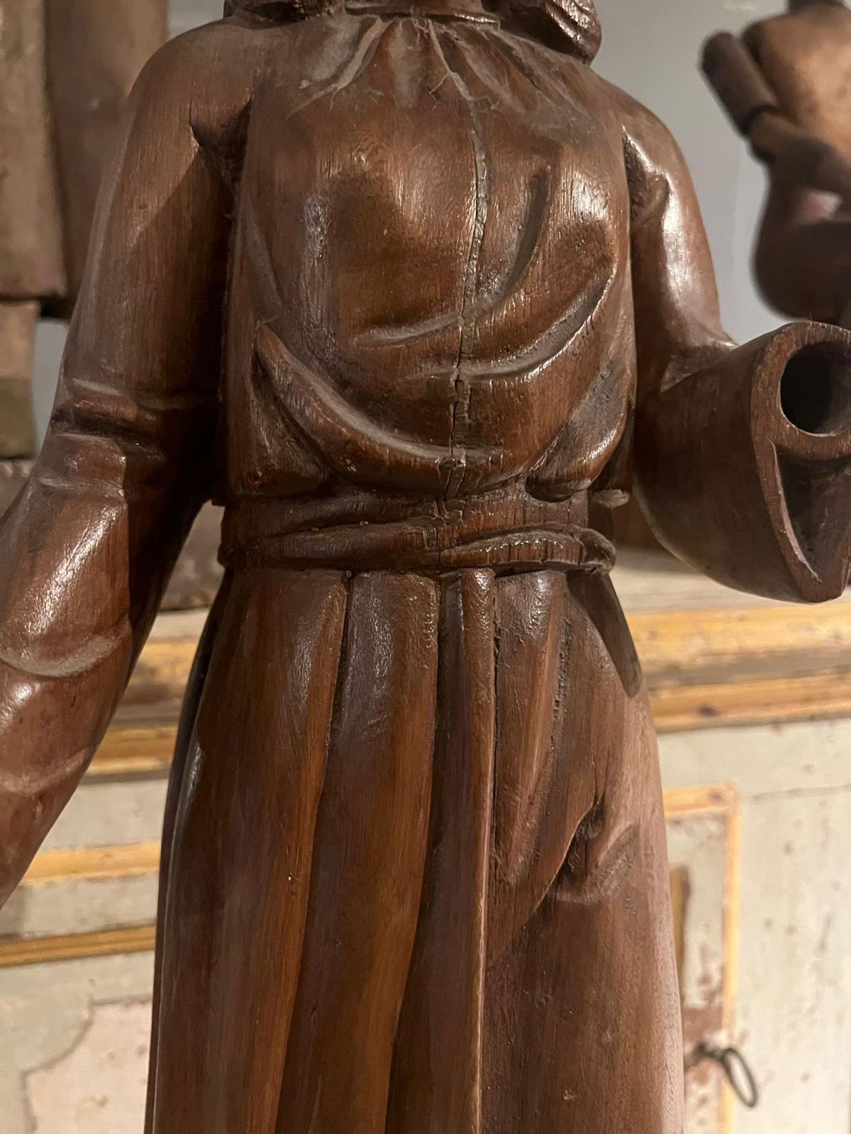 17th Century Wooden sculpture depicting a female figure For Sale 1