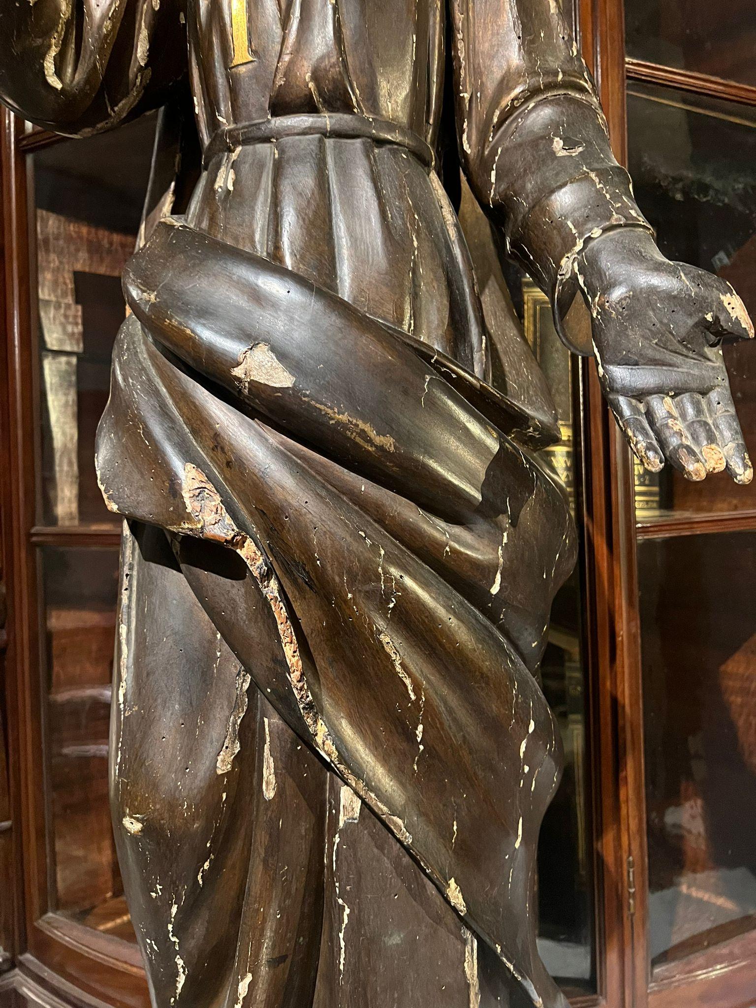 17th Century Wooden Sculpture Depicting Saint James For Sale 4