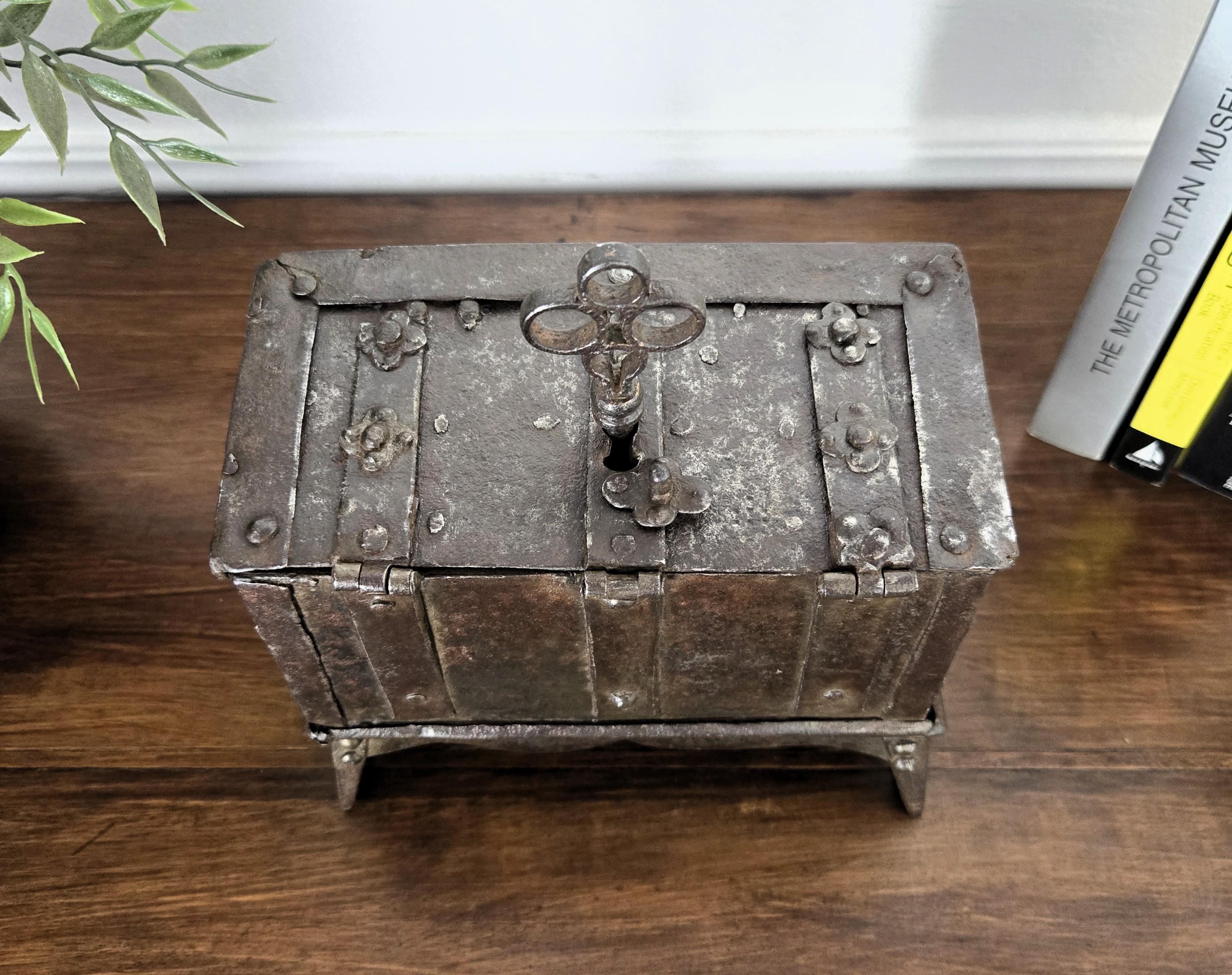 17th Century Wrought Iron Nuremberg Antique Miniature Strongbox Casket im Angebot 1