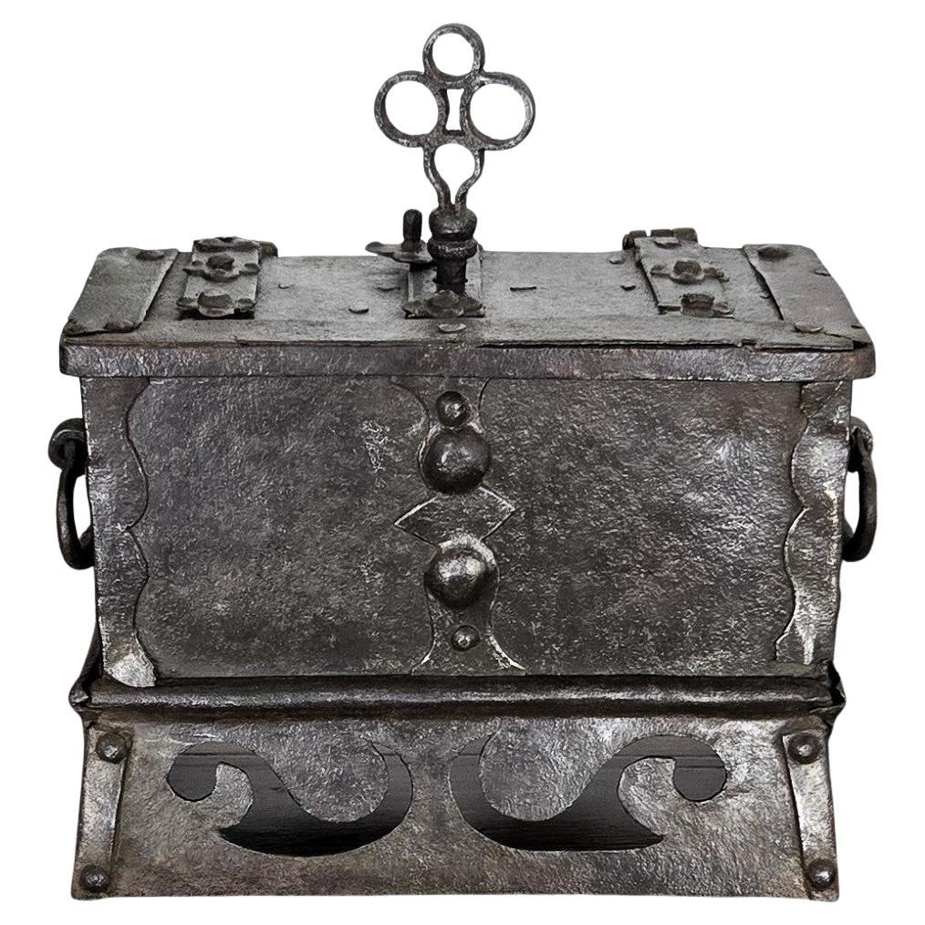 17th Century Wrought Iron Nuremberg Antique Miniature Strongbox Casket im Angebot