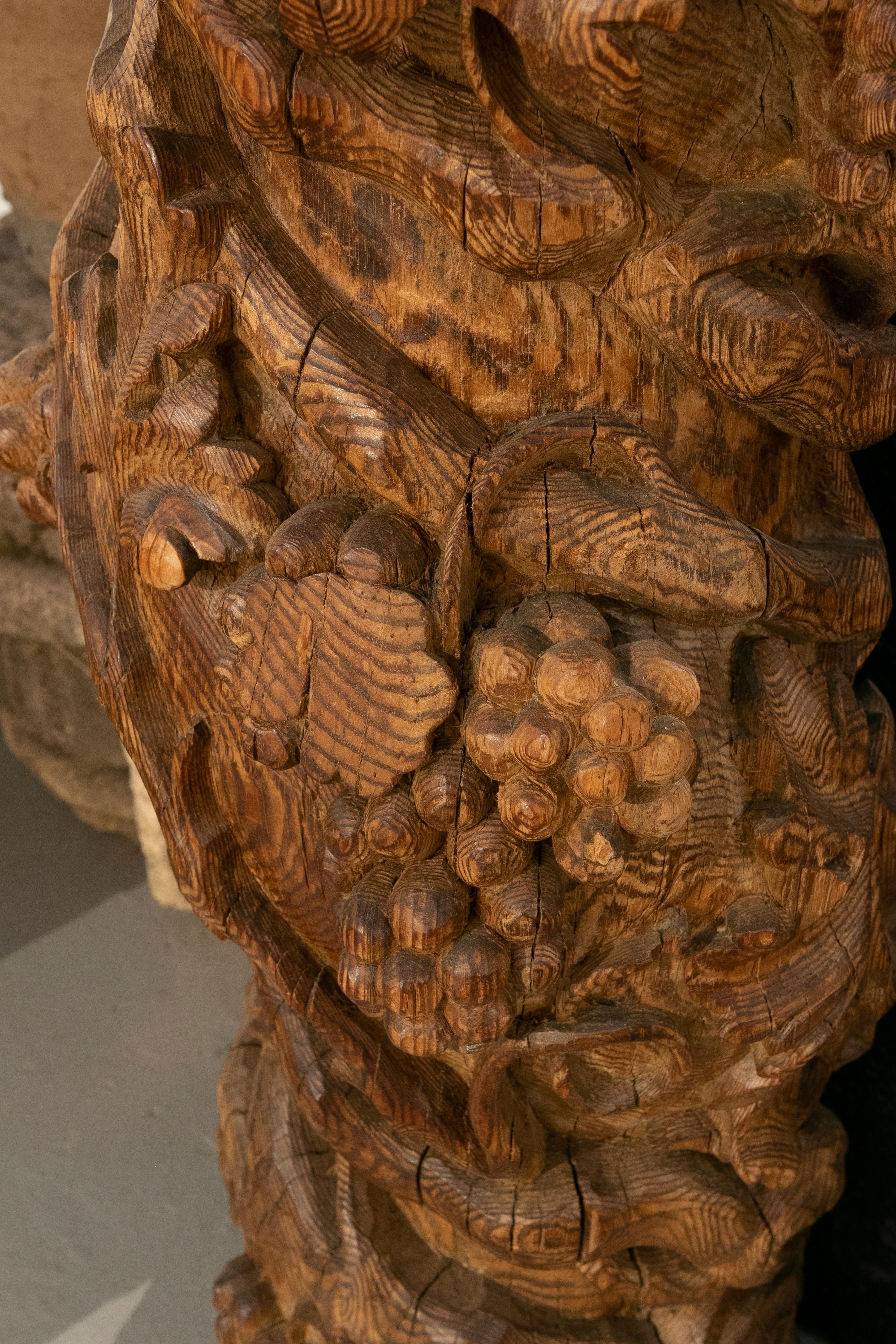  17th Century's Italian Hand Carved Wooden Column in the Solomonic Style For Sale 5