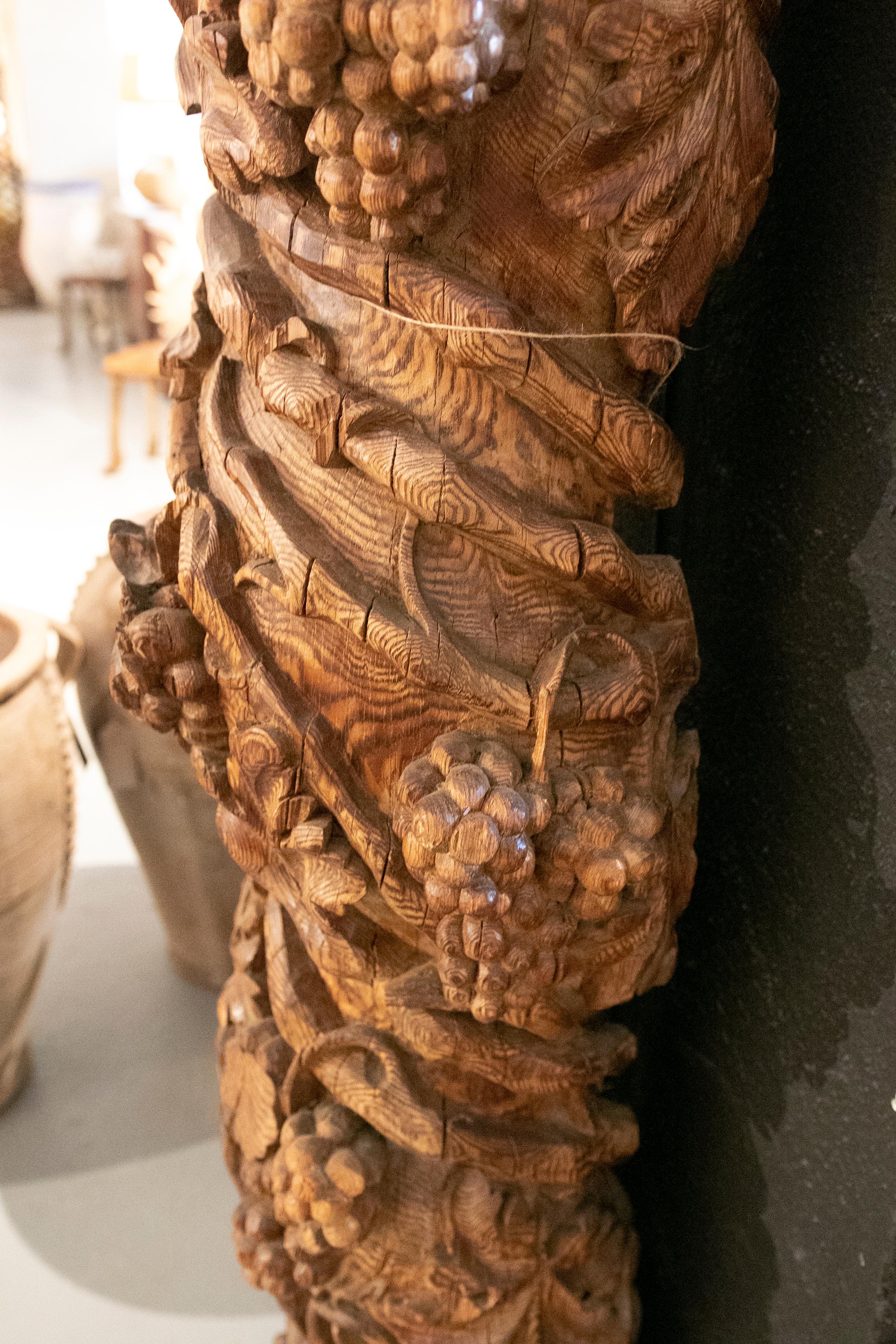  17th Century's Italian Hand Carved Wooden Column in the Solomonic Style For Sale 9