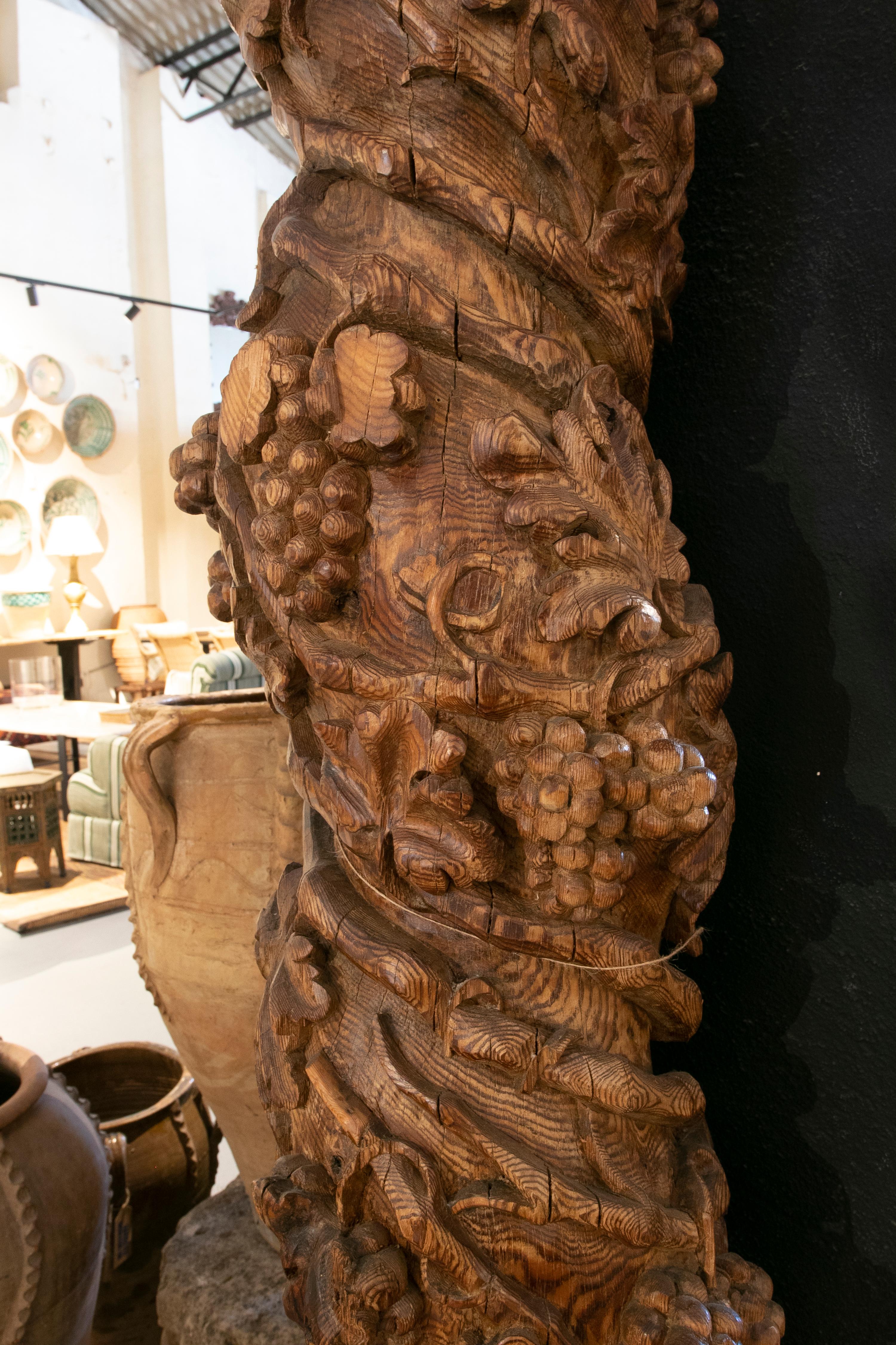 Hand-Carved  17th Century's Italian Hand Carved Wooden Column in the Solomonic Style For Sale