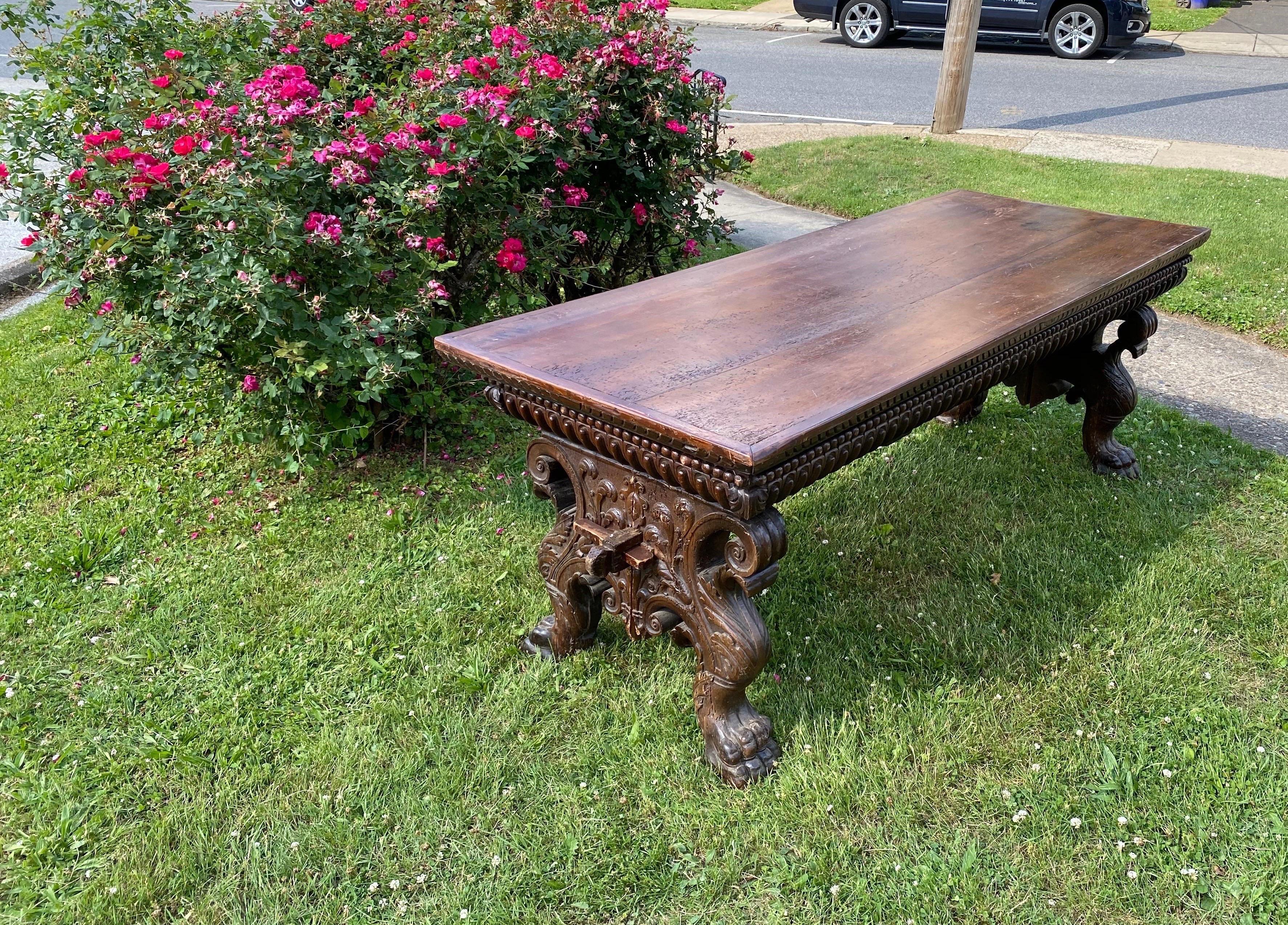 Italian 17th-Early 18th Century Tuscan Baroque Walnut Trestle Table For Sale