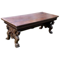 17.-früher 18. Jahrhundert toskanischer Barocktisch aus Nussbaumholz auf Böcken