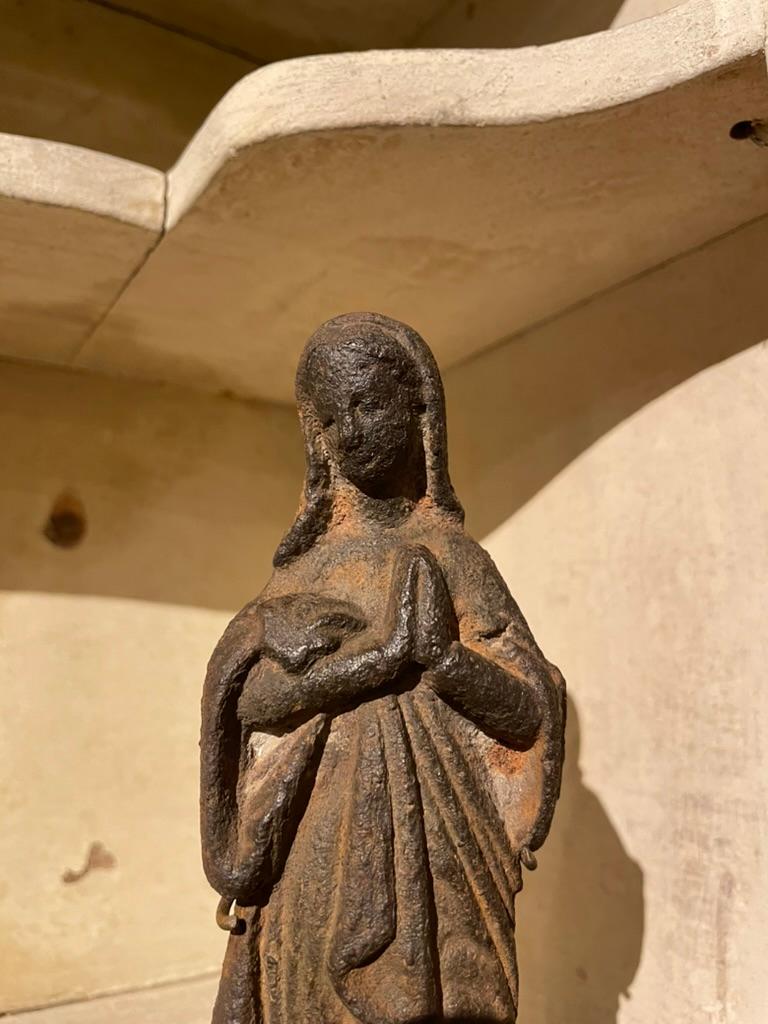 Figure de la Vierge en fer du 17e siècle français en vente 3