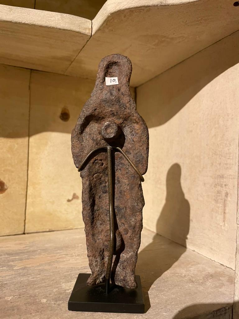 Figure de la Vierge en fer du 17e siècle français en vente 7