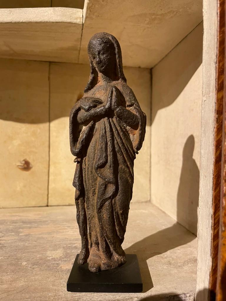 Figure de la Vierge en fer du 17e siècle français en vente 1