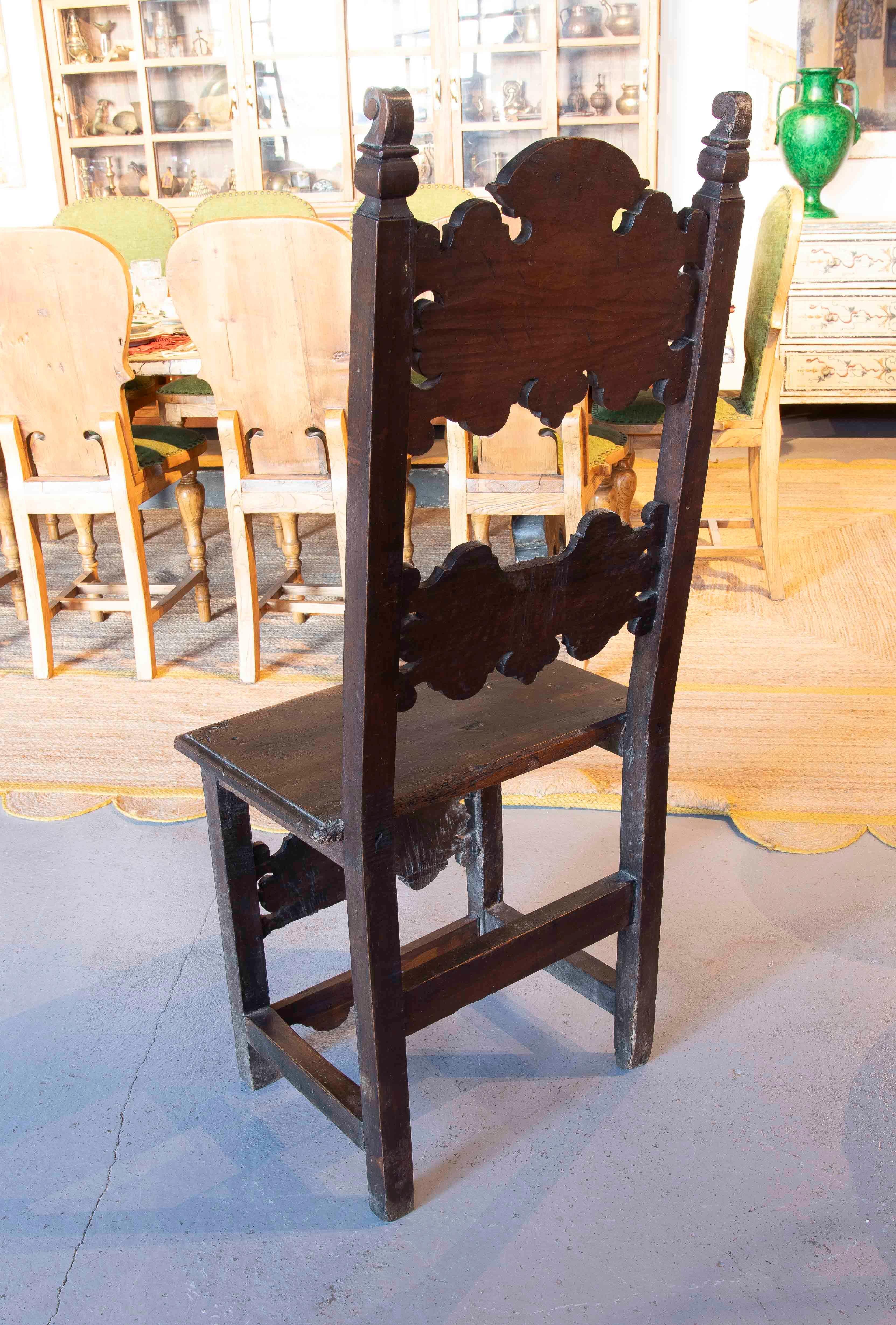 17th Hand Carved Antique Italian Wood Chair with Inlaid Inlays In Good Condition For Sale In Marbella, ES