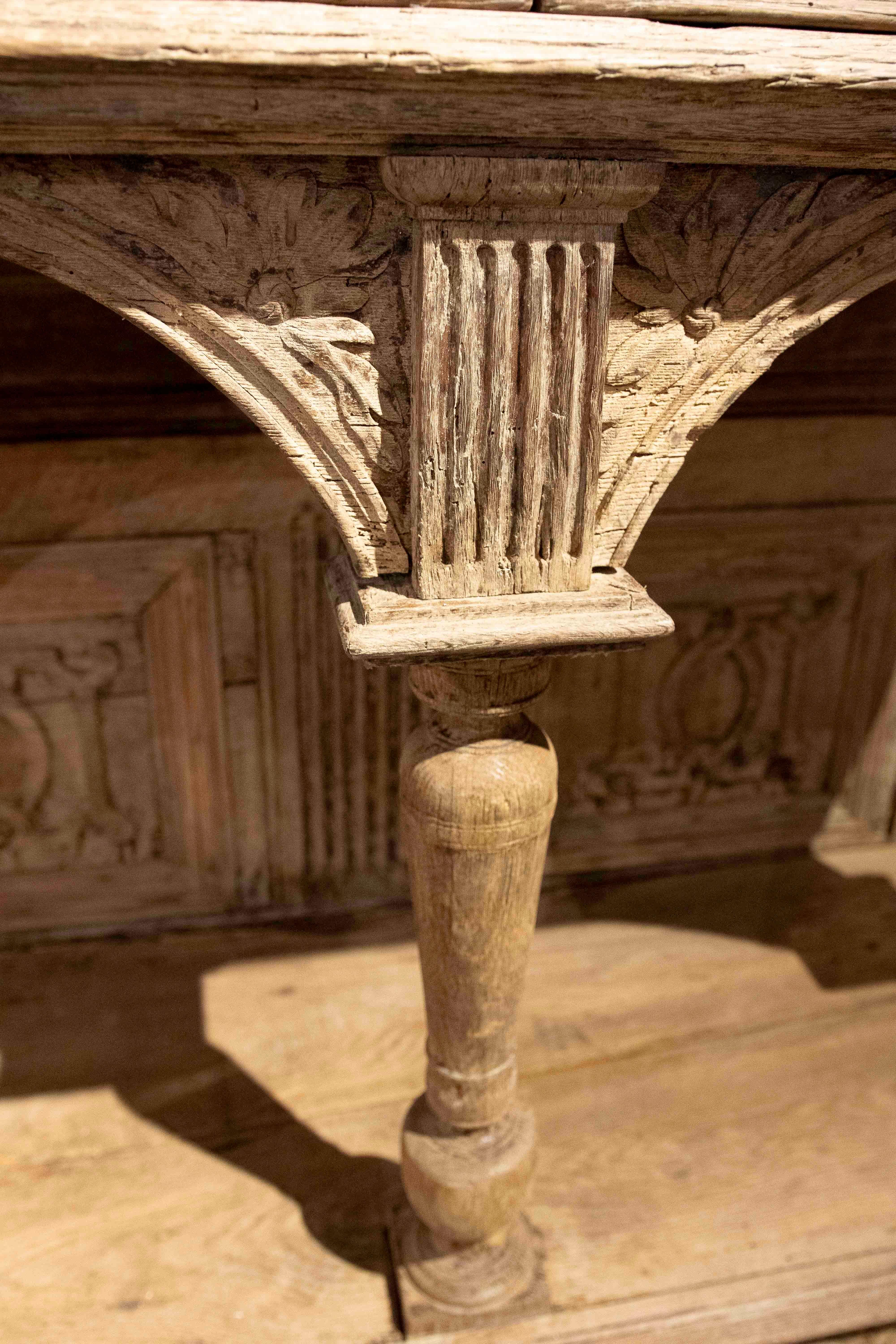17ème buffet en chêne ancien original sculpté à la main en vente 3