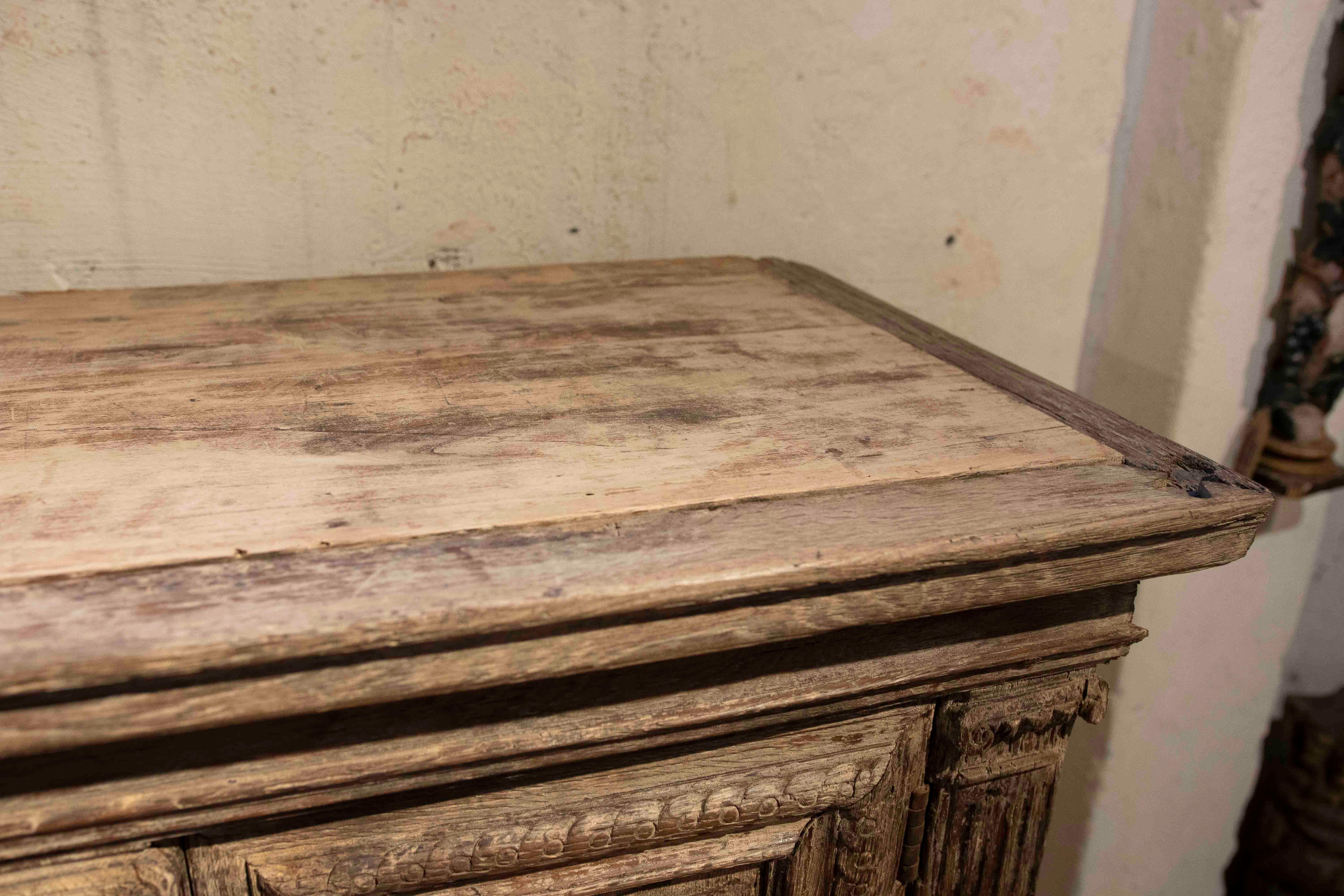 17ème buffet en chêne ancien original sculpté à la main en vente 8