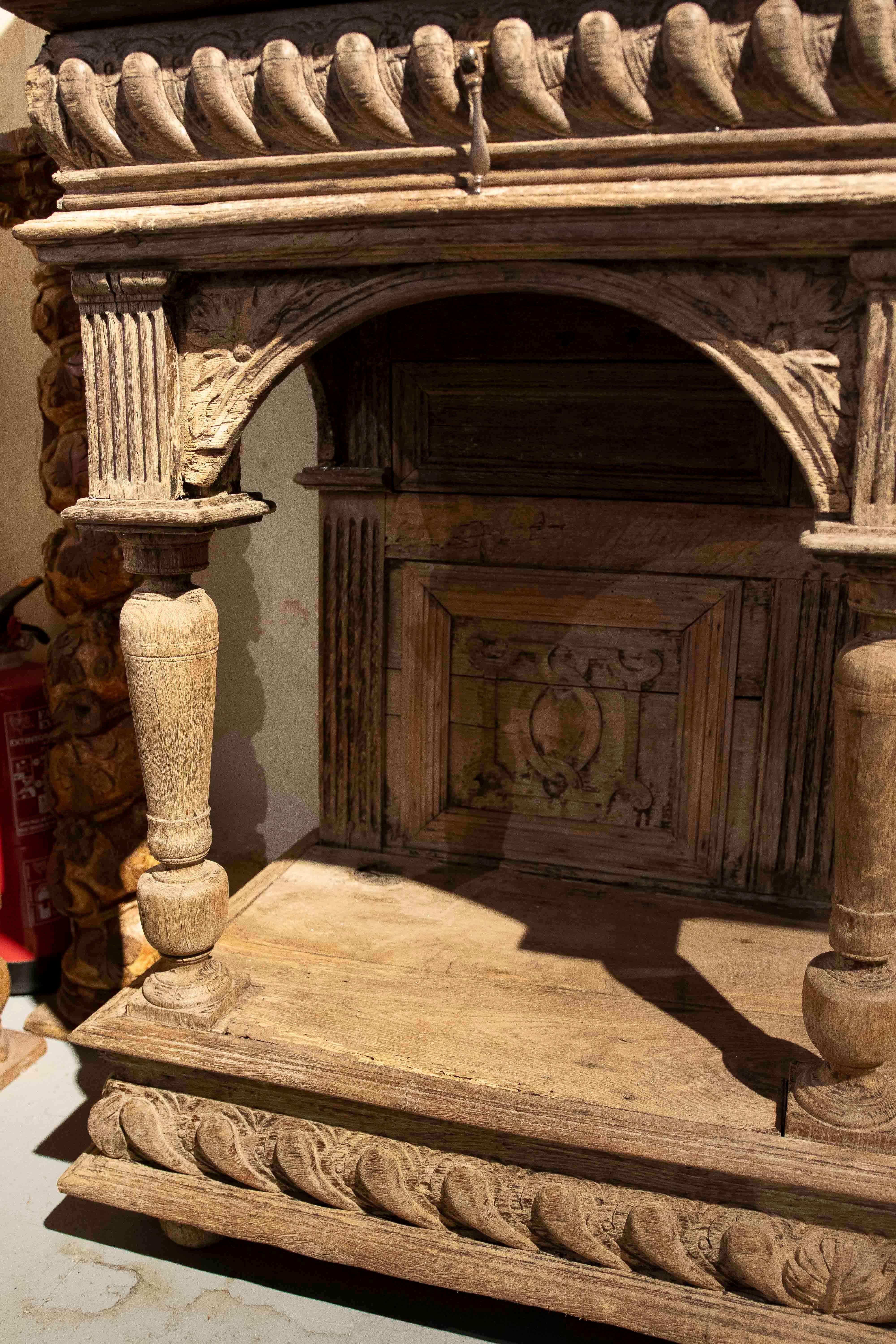 17ème buffet en chêne ancien original sculpté à la main en vente 12