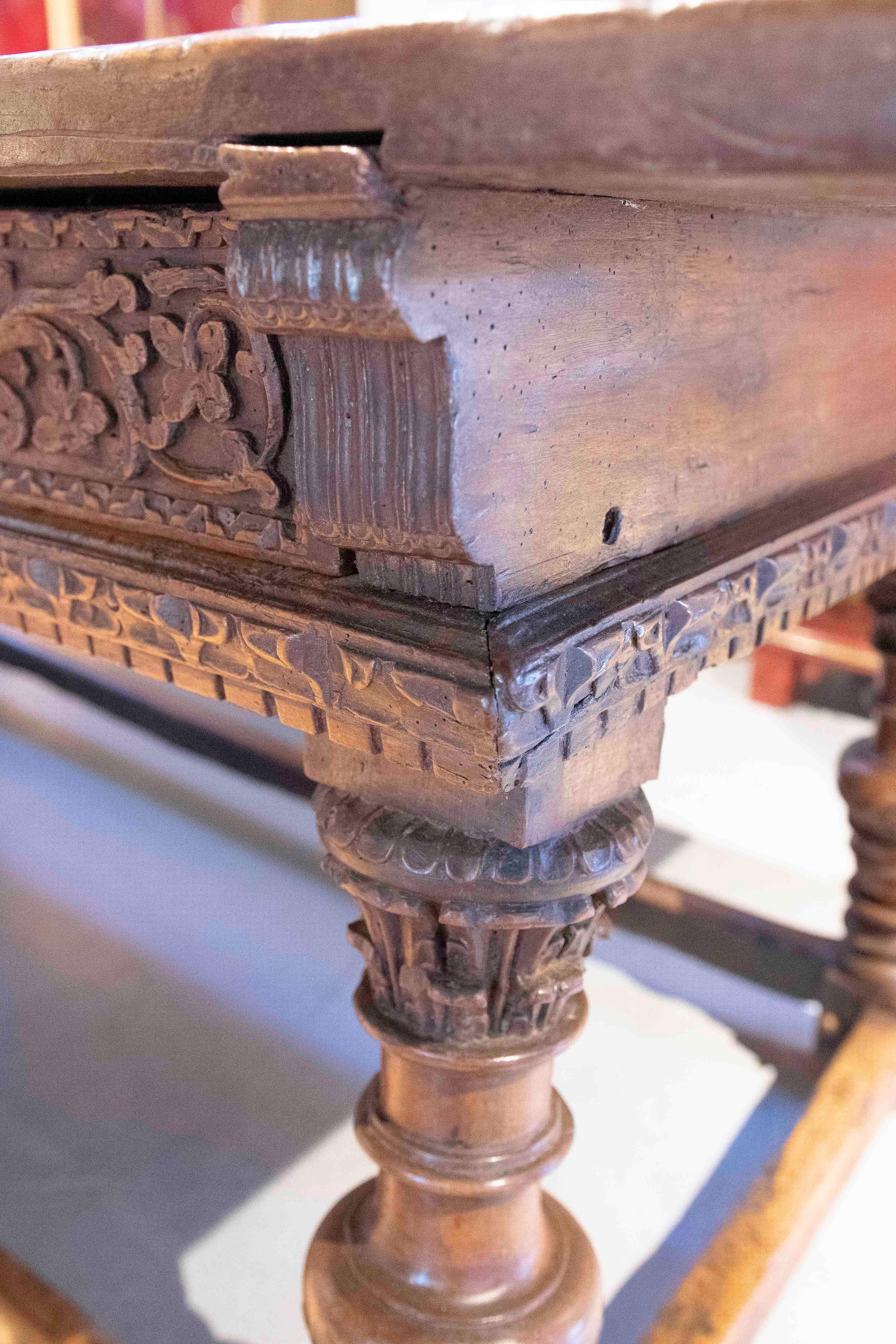 17th Hand-Carved Wooden Table from Burgos with Drawers For Sale 12
